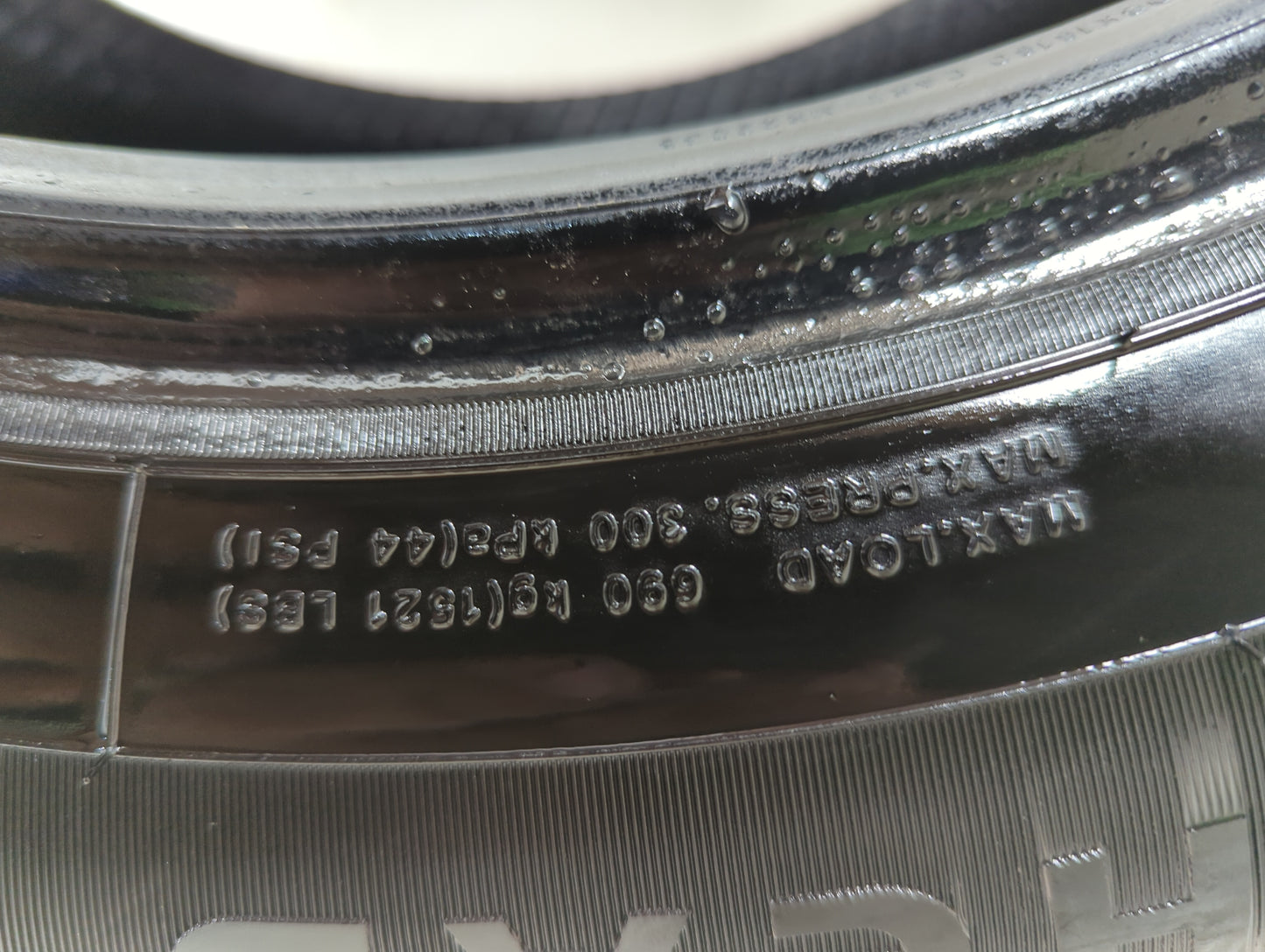 Used Tire 215/60R16 IRONHEAD REFLEX IH01 95V - Tread Depth 9/32 - Oemusedautoparts1.com