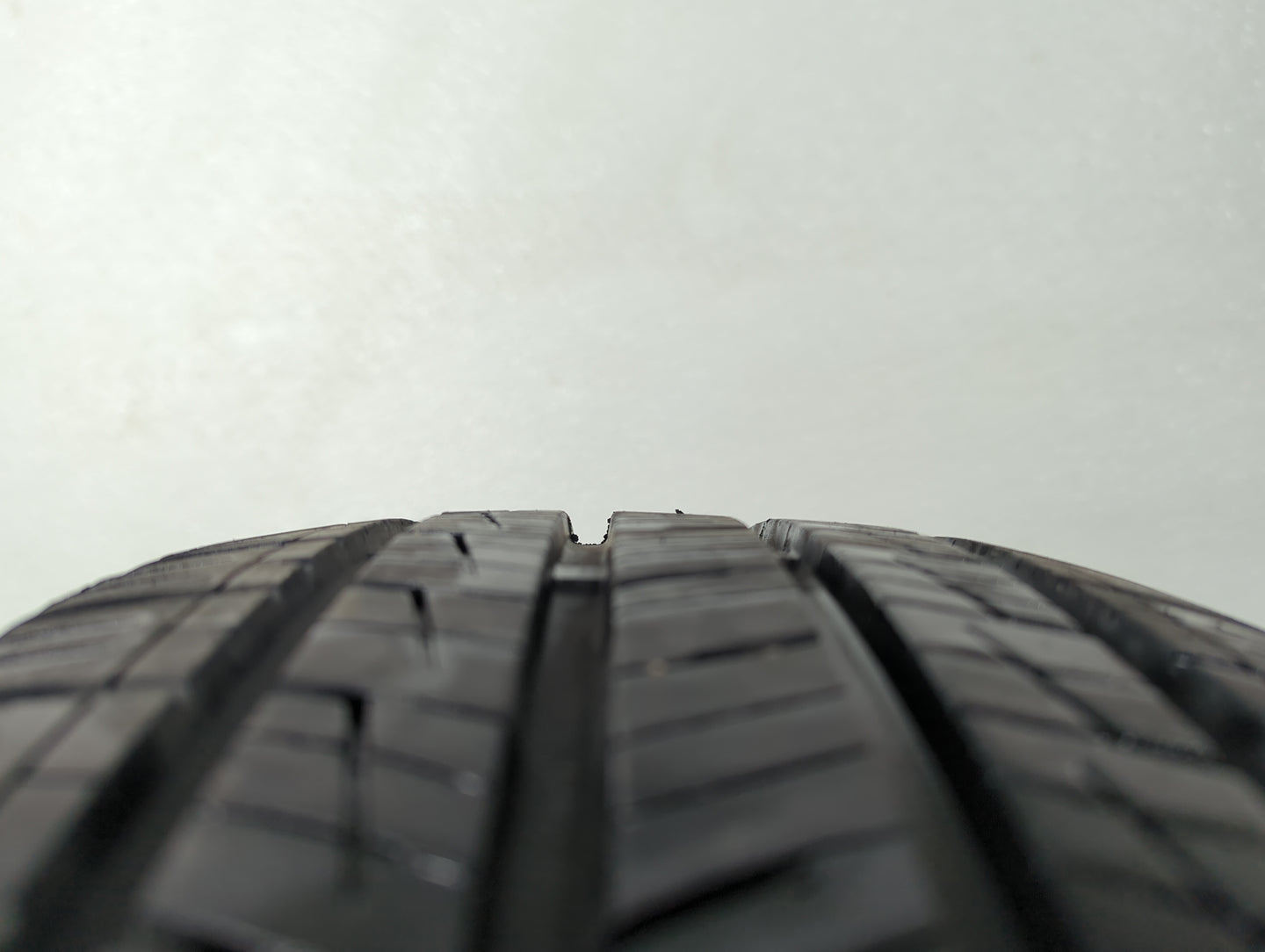 Used Tire 215/60R16 IRONHEAD REFLEX IH01 95V - Tread Depth 9/32 - Oemusedautoparts1.com