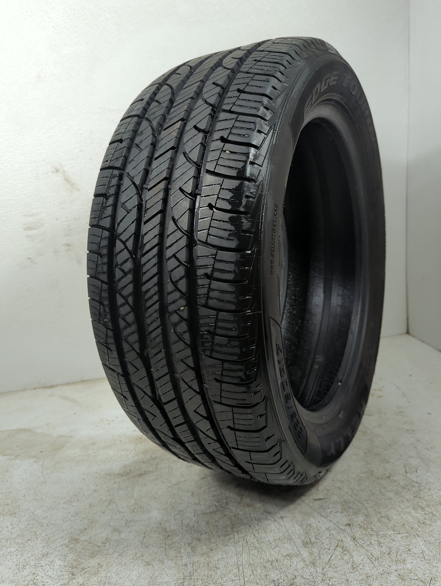 Used Tire 225/50R17 KELLY EDGE TOURING 94V - Tread Depth 10/32 - Oemusedautoparts1.com