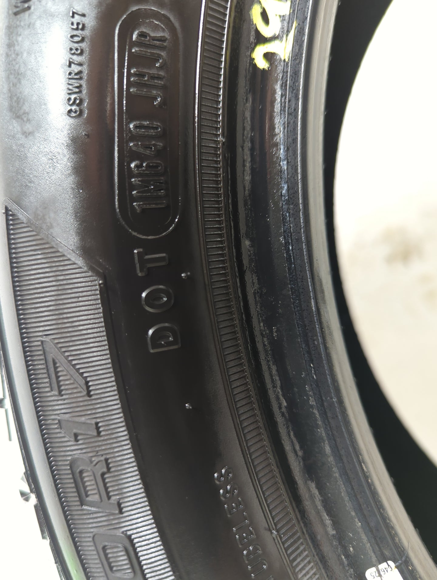 Used Tire 225/50R17 KELLY EDGE TOURING 94V - Tread Depth 10/32 - Oemusedautoparts1.com
