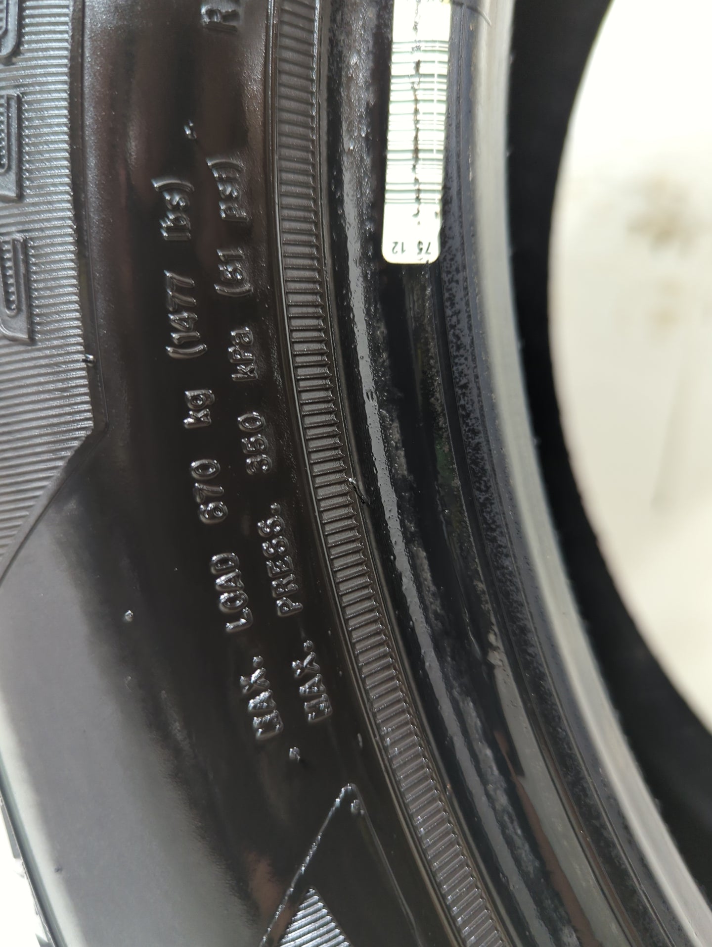 Used Tire 225/50R17 KELLY EDGE TOURING 94V - Tread Depth 10/32 - Oemusedautoparts1.com