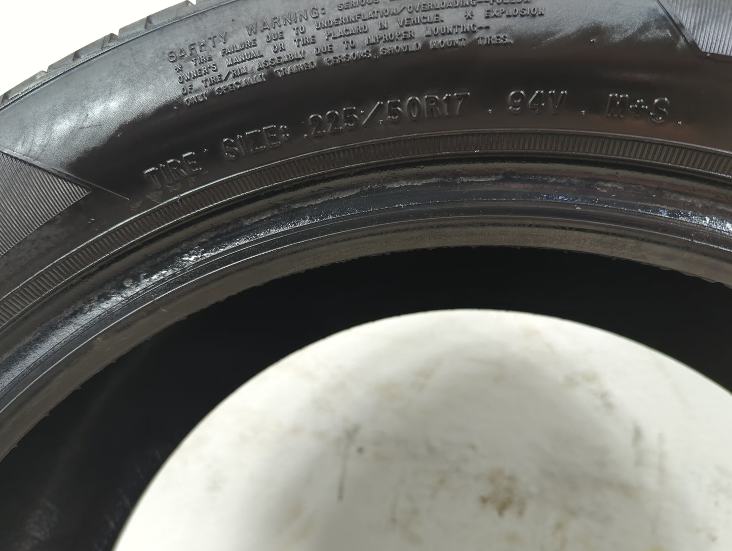 Used Tire 225/50R17 KELLY EDGE TOURING 94V - Tread Depth 10/32 - Oemusedautoparts1.com
