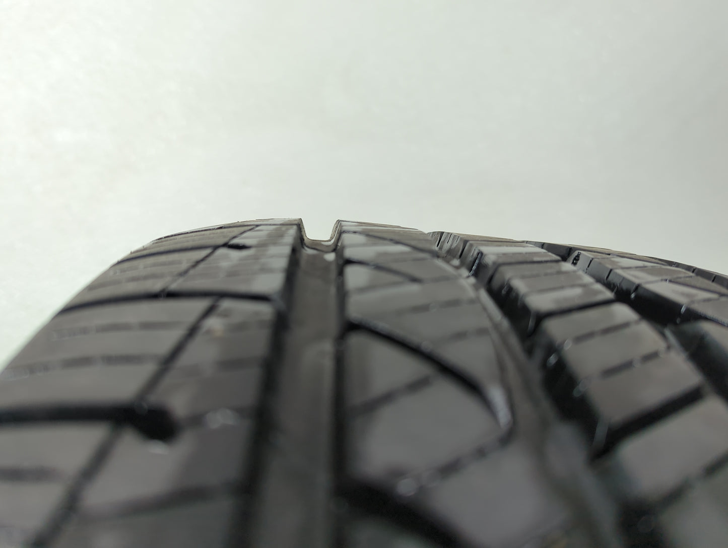 Used Tire 225/50R17 KELLY EDGE TOURING 94V - Tread Depth 10/32 - Oemusedautoparts1.com