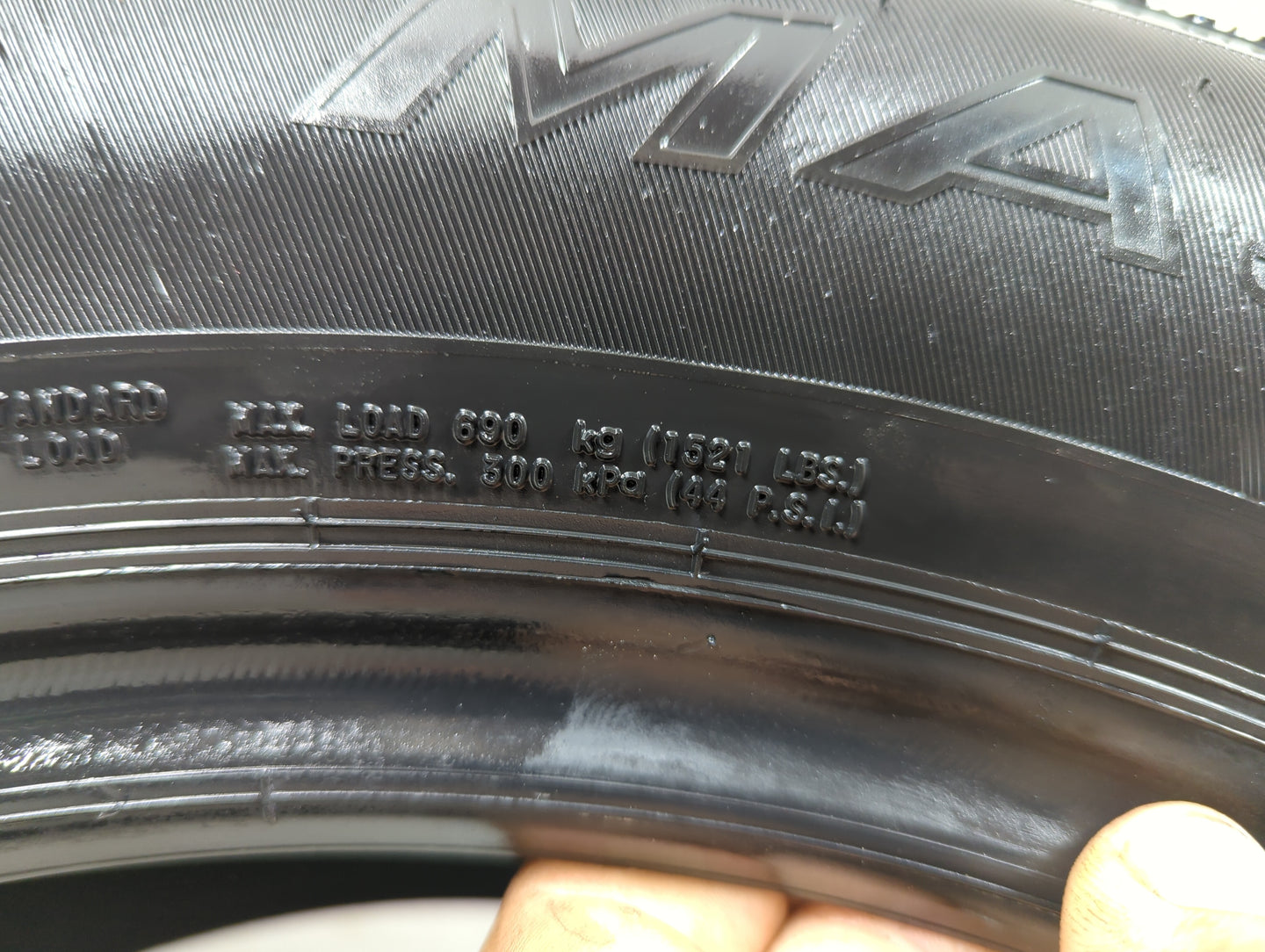 Used Tire 215/60R16 MASTERCRAFT COURSER QUEST 95V - Tread Depth 10/32 - Oemusedautoparts1.com