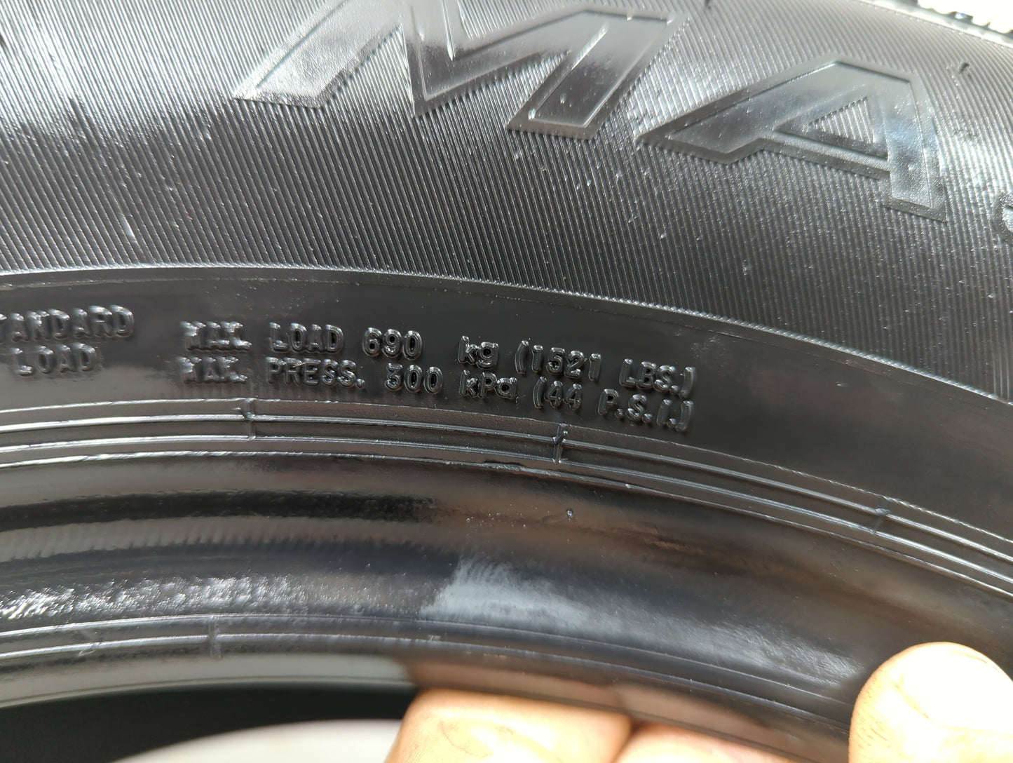 Used Tire 215/60R16 MASTERCRAFT COURSER QUEST 95V - Tread Depth 10/32 - Oemusedautoparts1.com