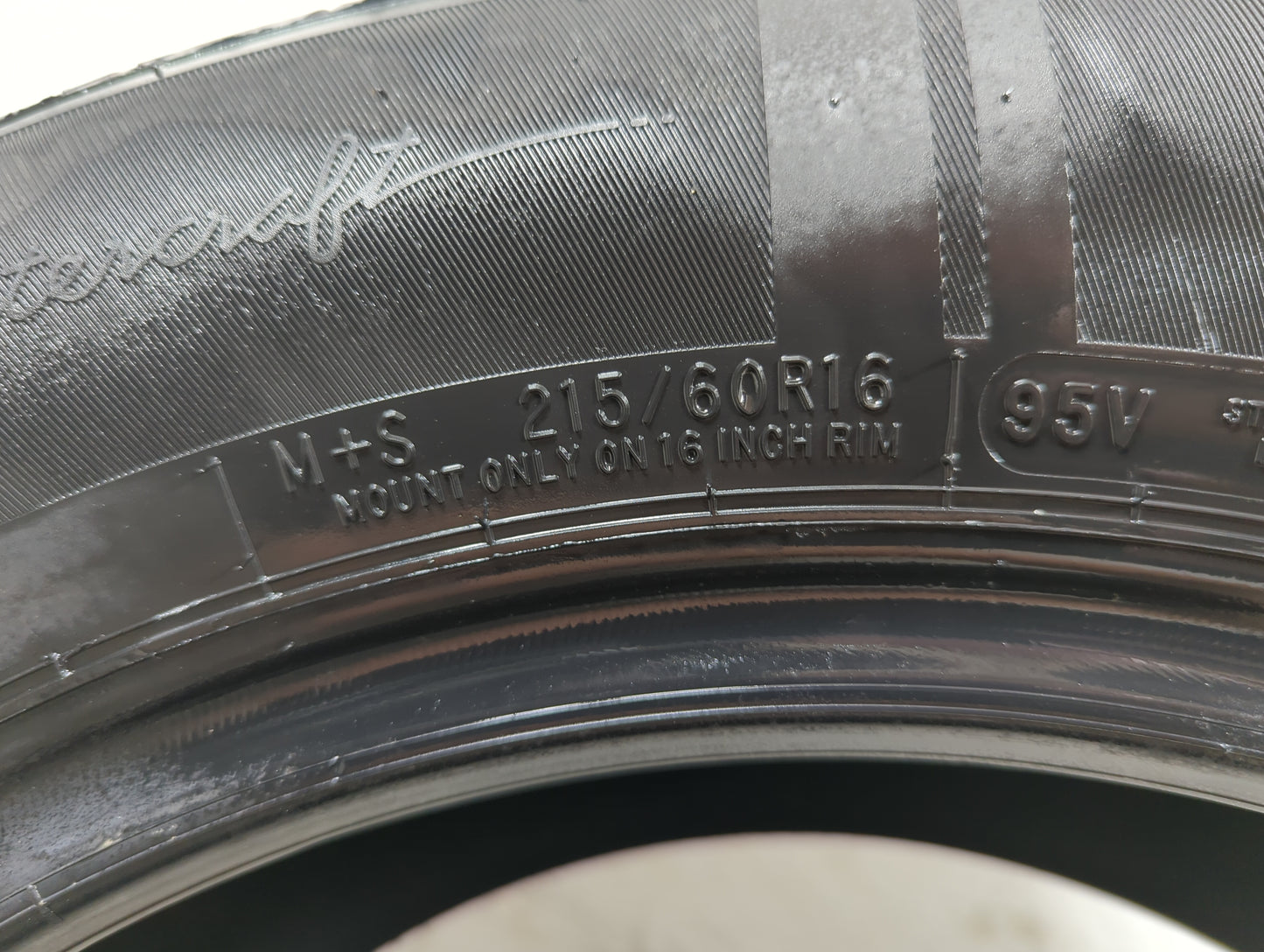 Used Tire 215/60R16 MASTERCRAFT COURSER QUEST 95V - Tread Depth 10/32 - Oemusedautoparts1.com