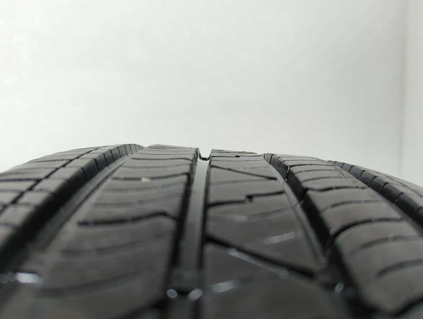 Used Tire 215/60R16 MASTERCRAFT COURSER QUEST 95V - Tread Depth 10/32 - Oemusedautoparts1.com