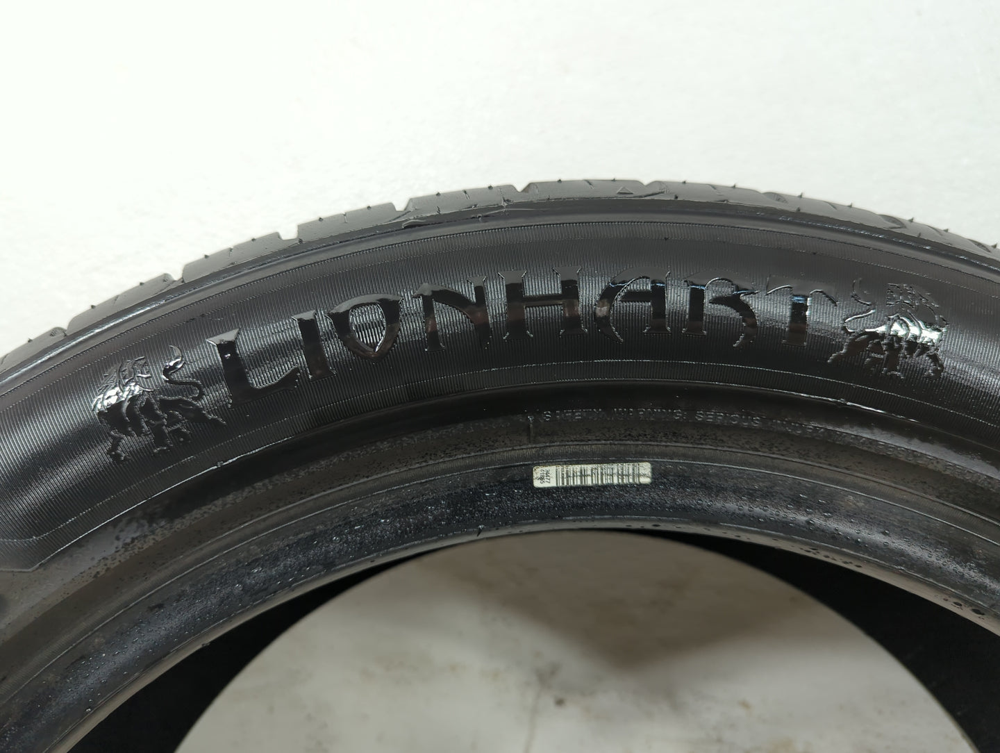 Used Tire 225/50R17 LIONHART LH-FIVE 98W - Tread Depth 10/32 - Oemusedautoparts1.com