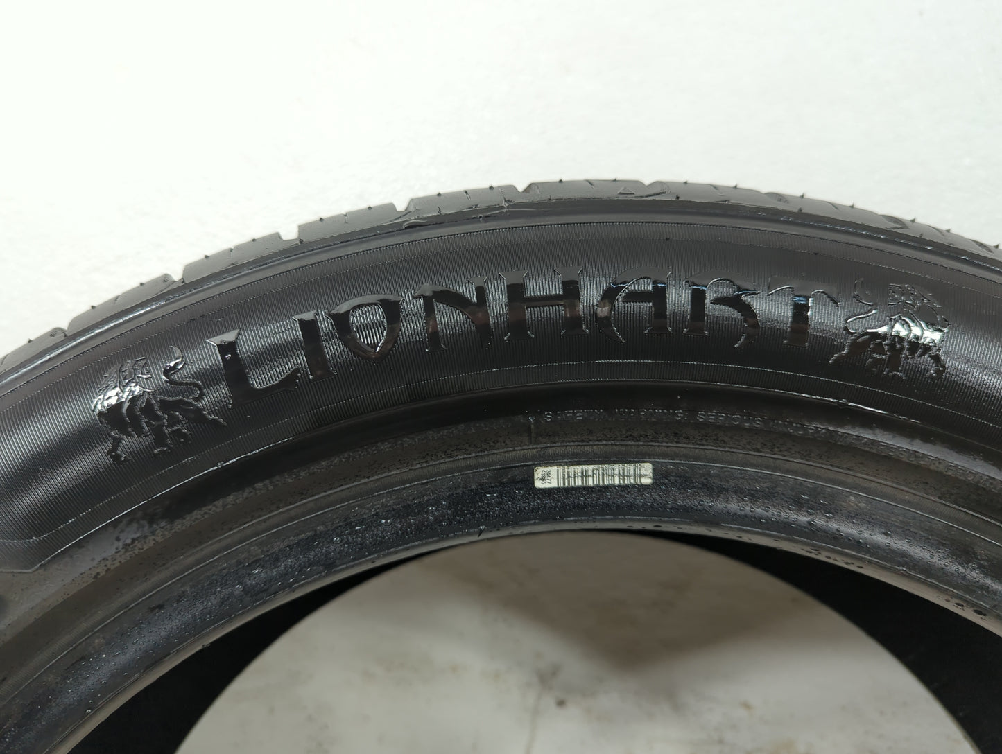 Used Tire 225/50R17 LIONHART LH-FIVE 98W - Tread Depth 10/32 - Oemusedautoparts1.com