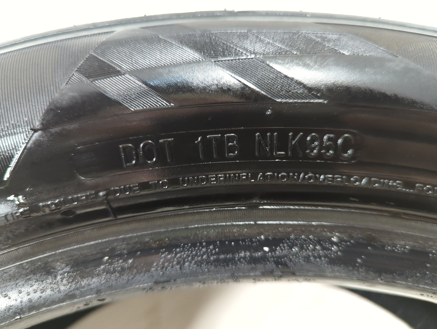 Used Tire 225/50R17 LIONHART LH-FIVE 98W - Tread Depth 10/32 - Oemusedautoparts1.com