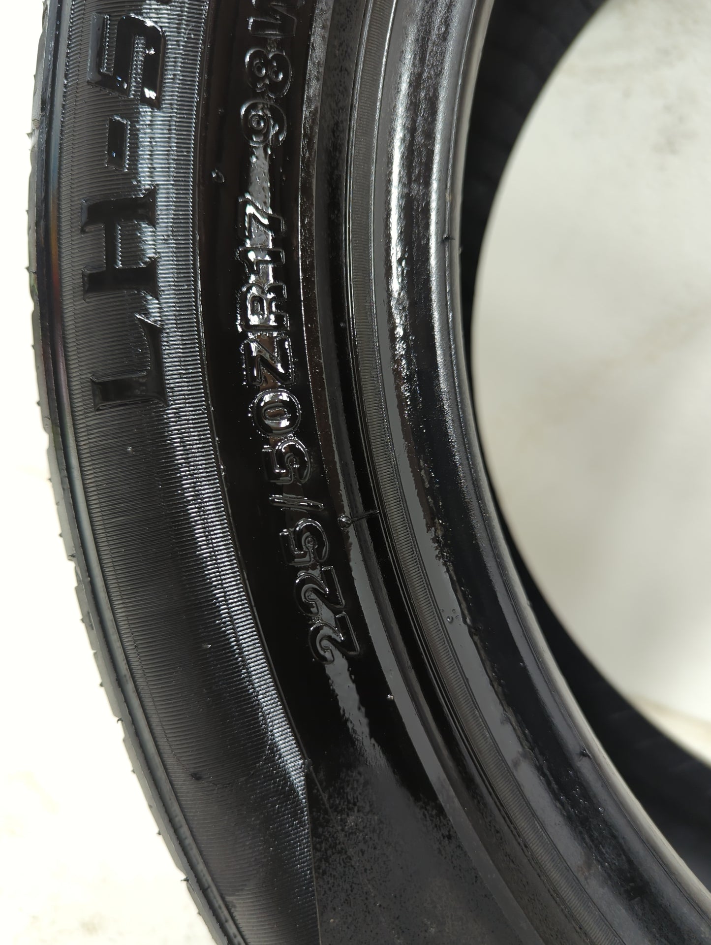 Used Tire 225/50R17 LIONHART LH-FIVE 98W - Tread Depth 10/32 - Oemusedautoparts1.com