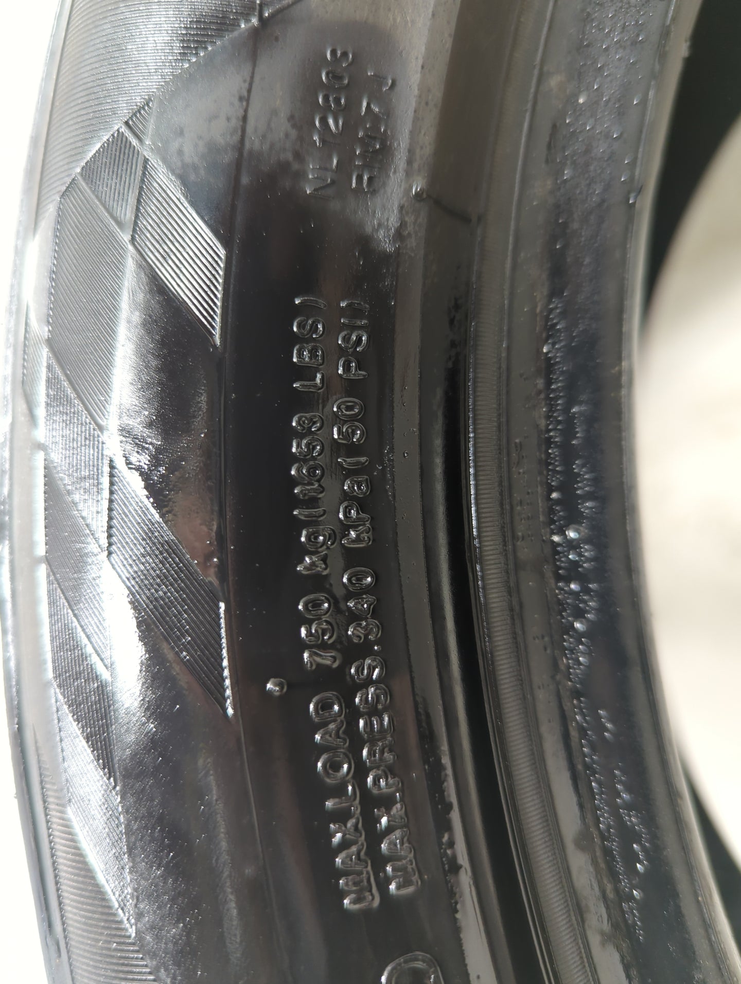 Used Tire 225/50R17 LIONHART LH-FIVE 98W - Tread Depth 10/32 - Oemusedautoparts1.com