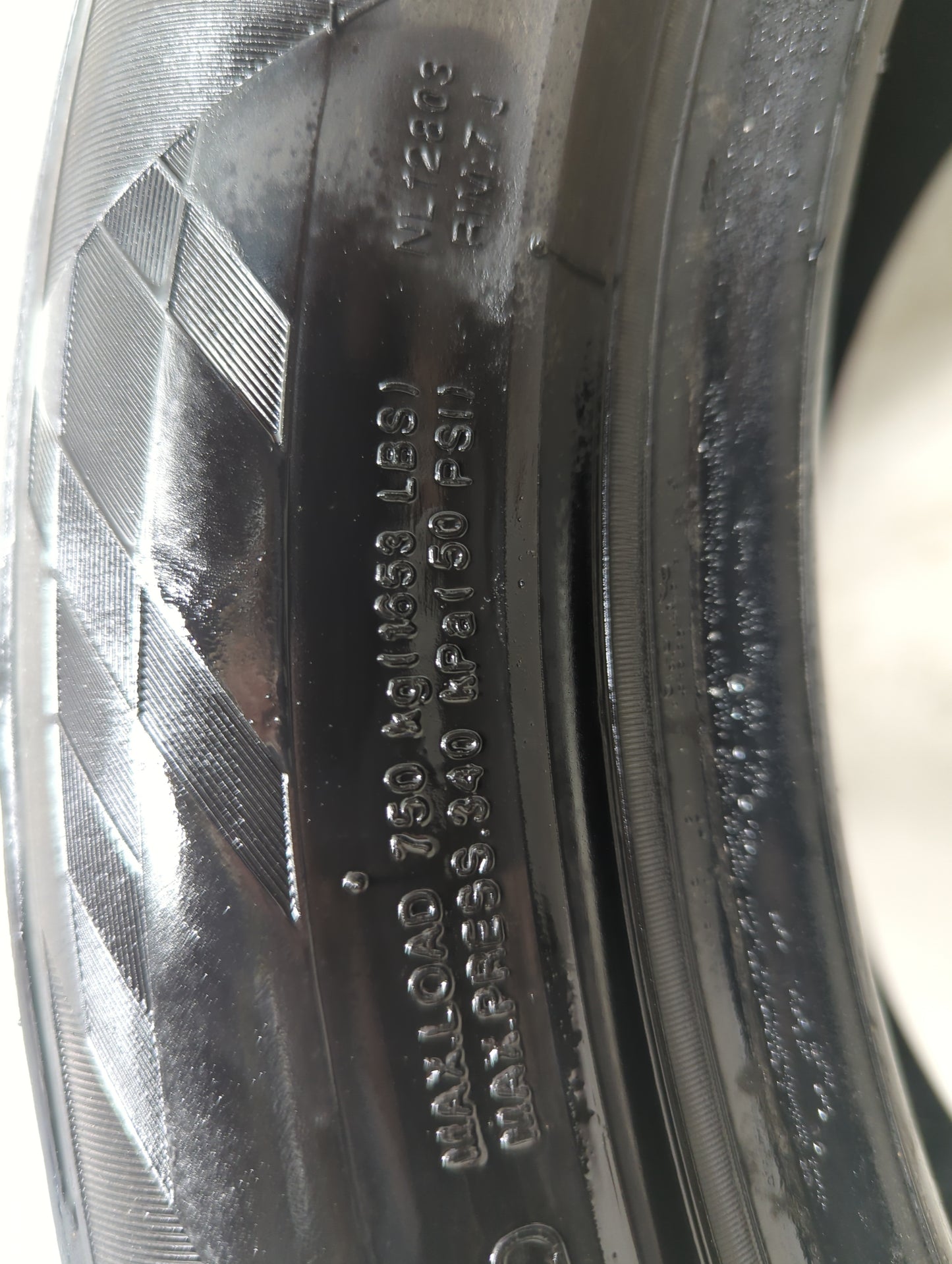 Used Tire 225/50R17 LIONHART LH-FIVE 98W - Tread Depth 10/32 - Oemusedautoparts1.com