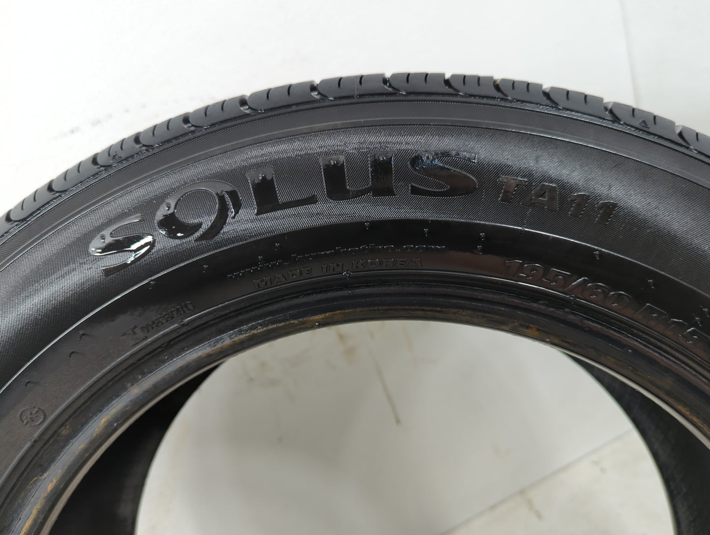 Used Tire 195/60R15 KUMHO SOLUS TA11 88T - Tread Depth 10/32 - Oemusedautoparts1.com