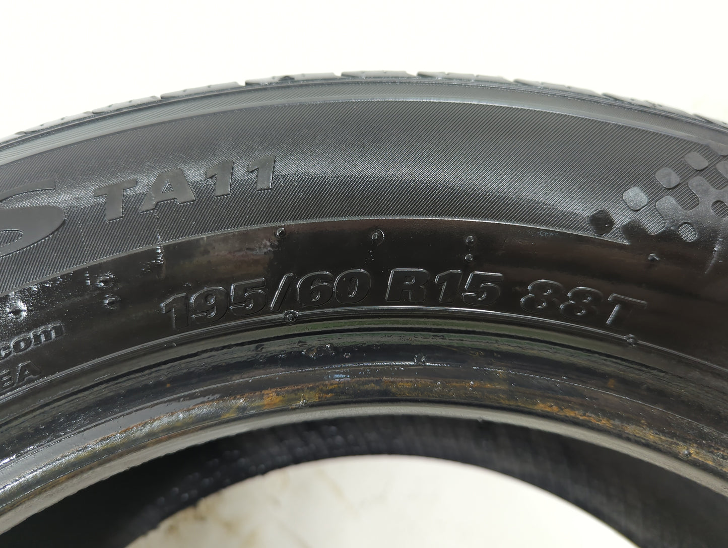 Used Tire 195/60R15 KUMHO SOLUS TA11 88T - Tread Depth 10/32 - Oemusedautoparts1.com