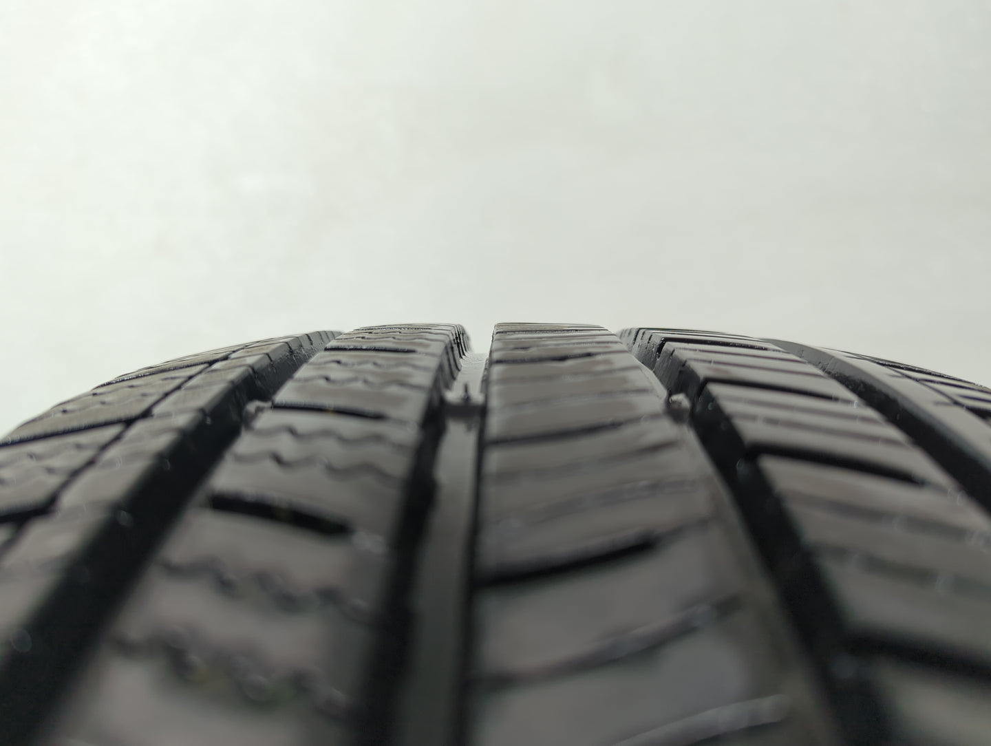 Used Tire 195/60R15 KUMHO SOLUS TA11 88T - Tread Depth 10/32 - Oemusedautoparts1.com