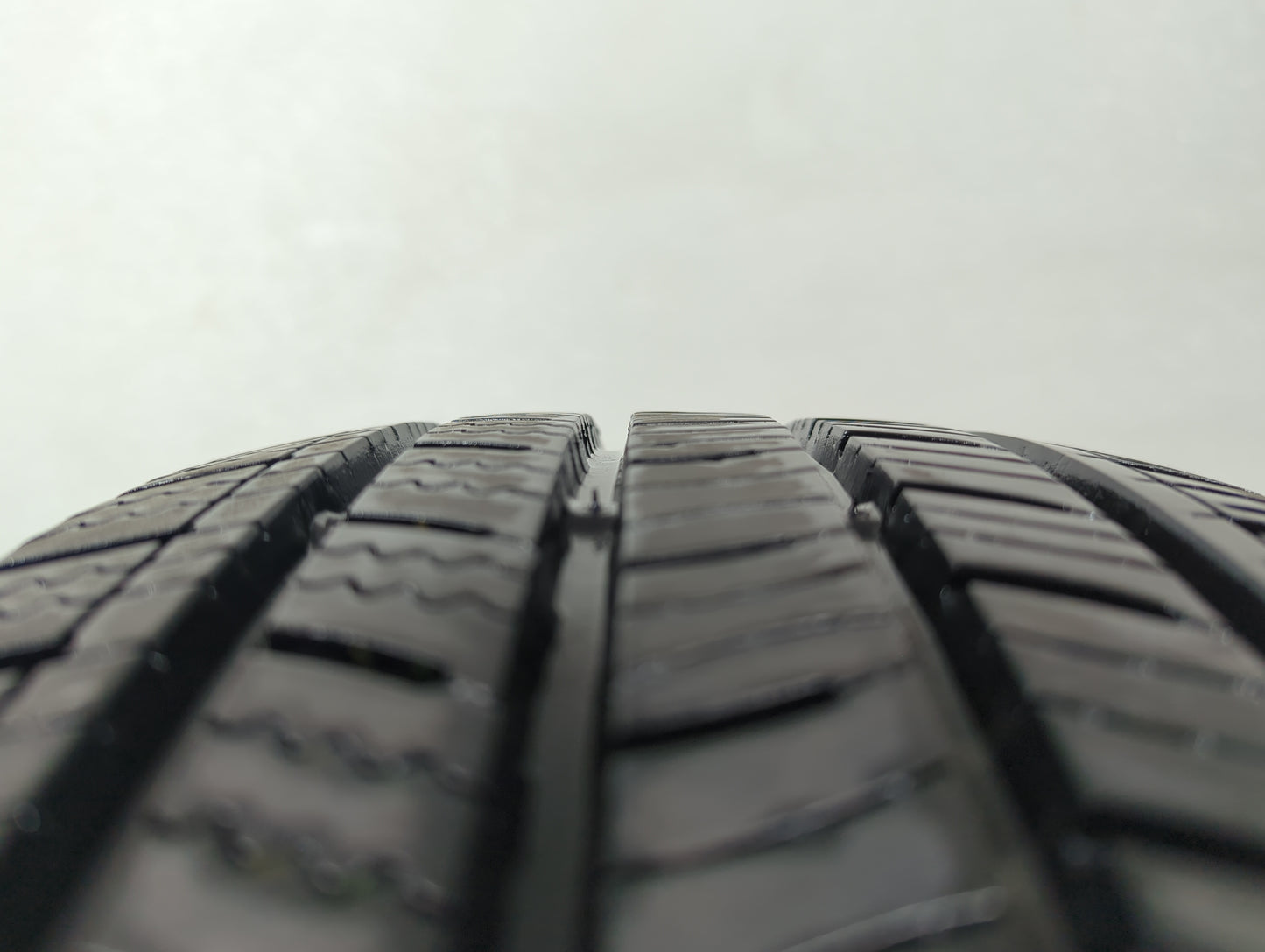 Used Tire 195/60R15 KUMHO SOLUS TA11 88T - Tread Depth 10/32 - Oemusedautoparts1.com
