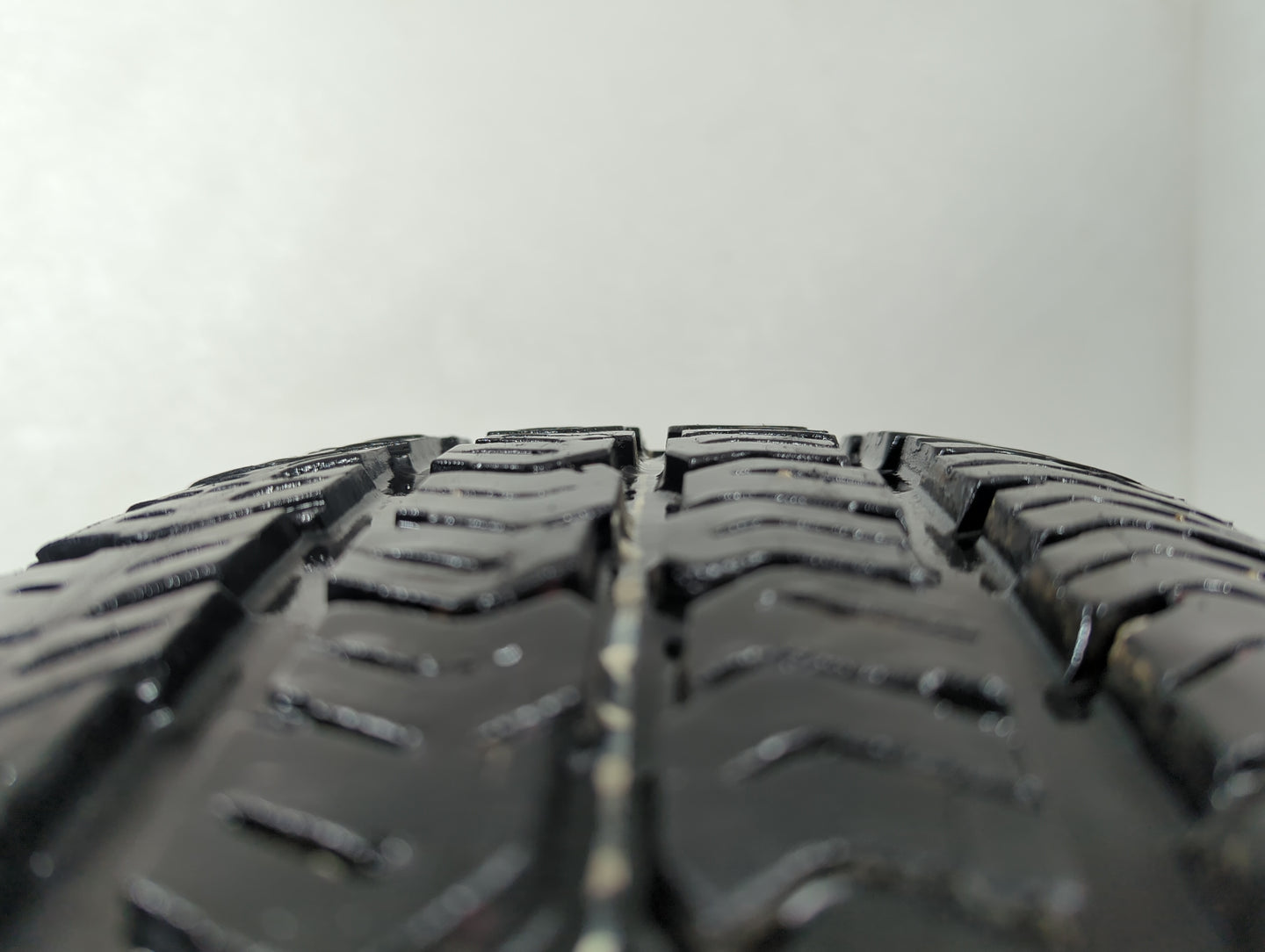 Used Tire 225/75R16 GOODYEAR WRANGLER ST 104S - Tread Depth 9/32 - Oemusedautoparts1.com