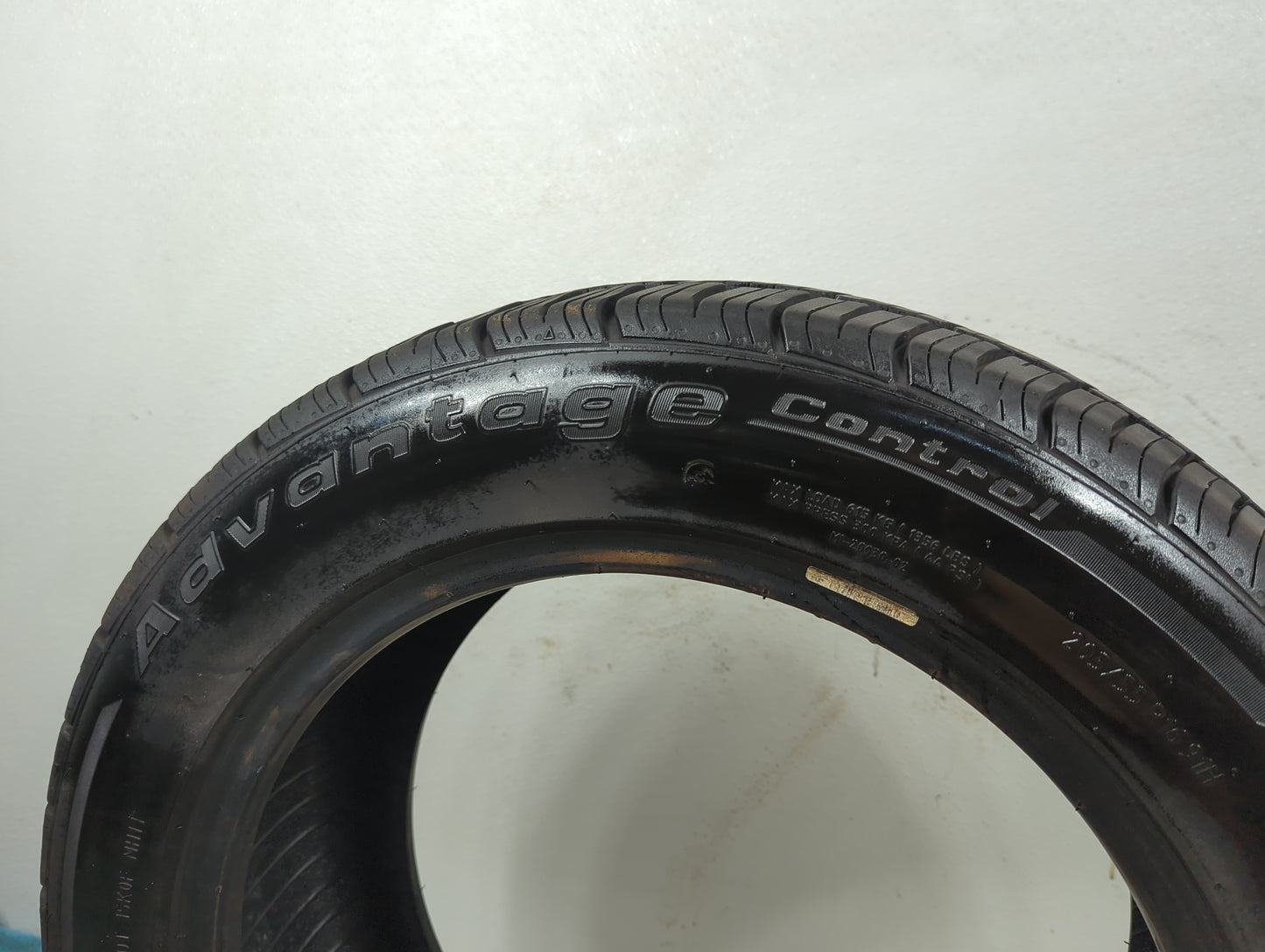 Used Tire 205/55R16 BFGOODRICH ADVANTAGE CONTROL 91H - Tread Depth 9/32 - Oemusedautoparts1.com