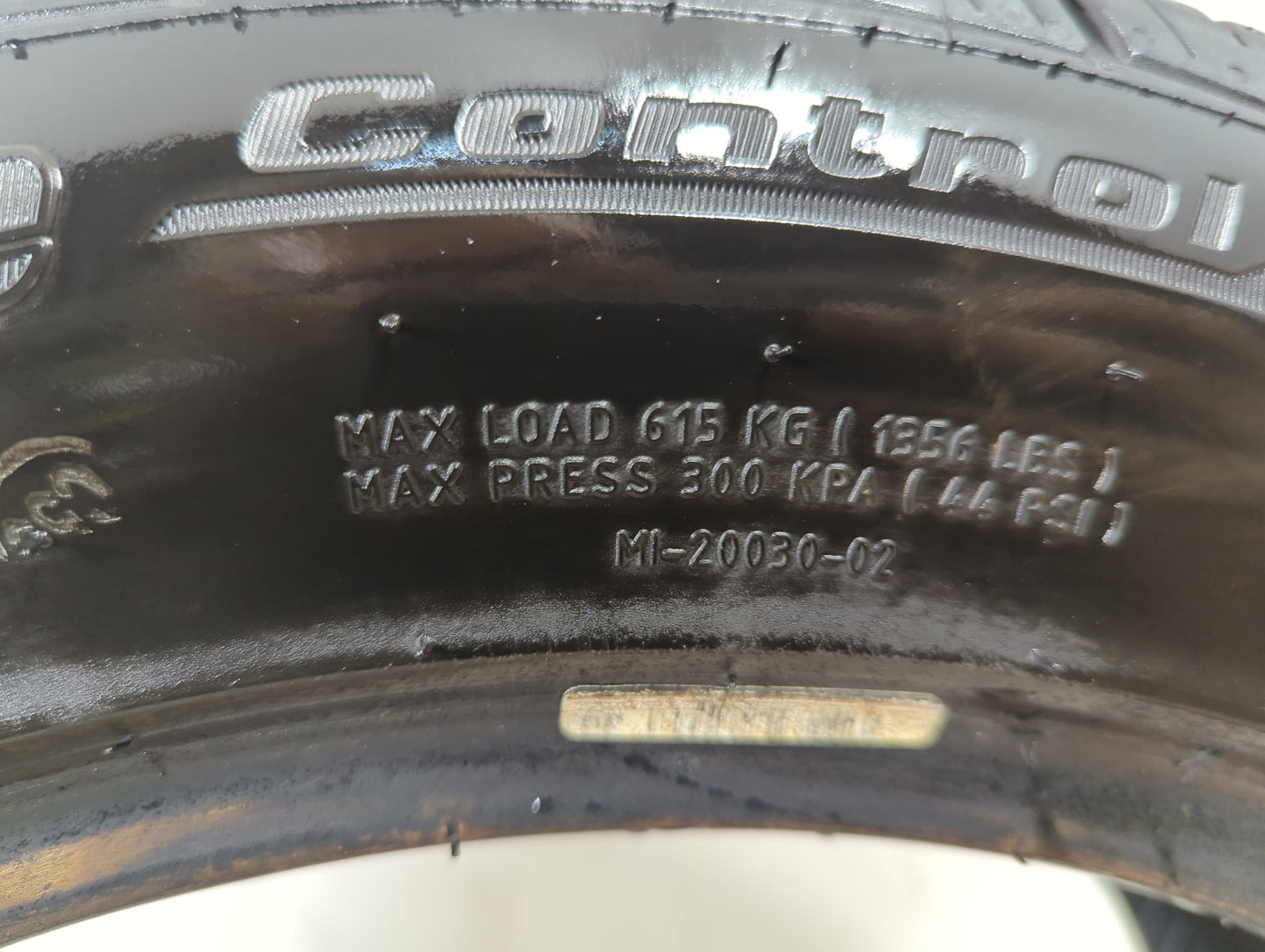 Used Tire 205/55R16 BFGOODRICH ADVANTAGE CONTROL 91H - Tread Depth 9/32 - Oemusedautoparts1.com