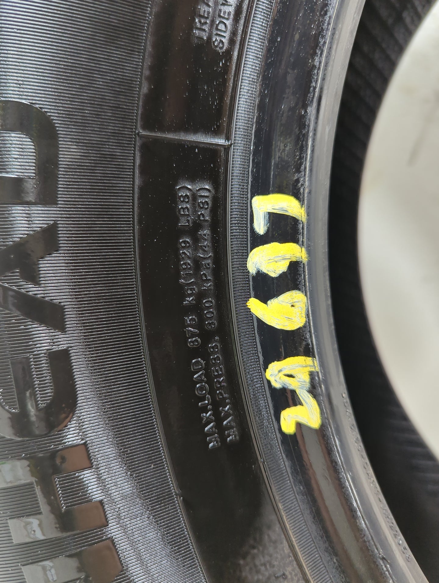 Used Tire 235/65R16 IRONHEAD REFLEX H/T 103T - Tread Depth 9/32 - Oemusedautoparts1.com