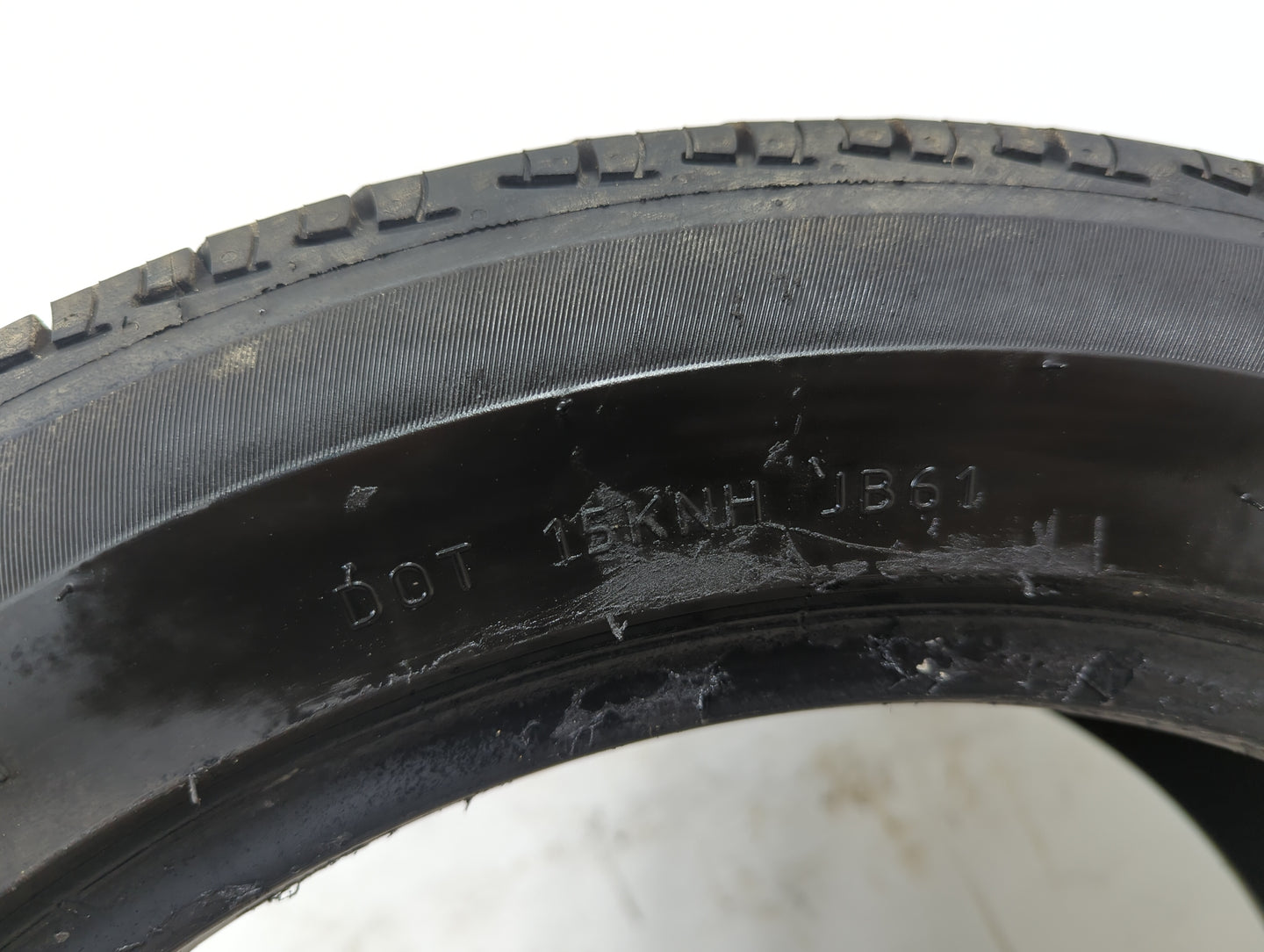 Used Tire 225/50R17 UNIROYAL TIGER PAW TOURING A/S 94H - Tread Depth 8/32 - Oemusedautoparts1.com