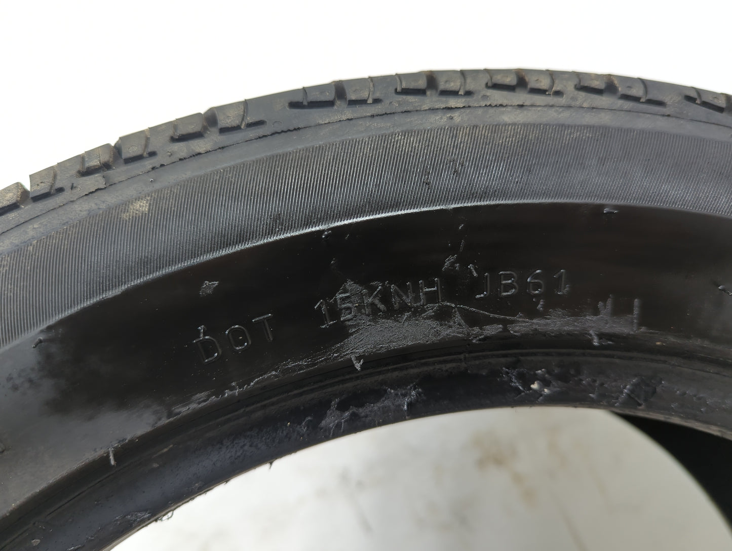 Used Tire 225/50R17 UNIROYAL TIGER PAW TOURING A/S 94H - Tread Depth 8/32 - Oemusedautoparts1.com