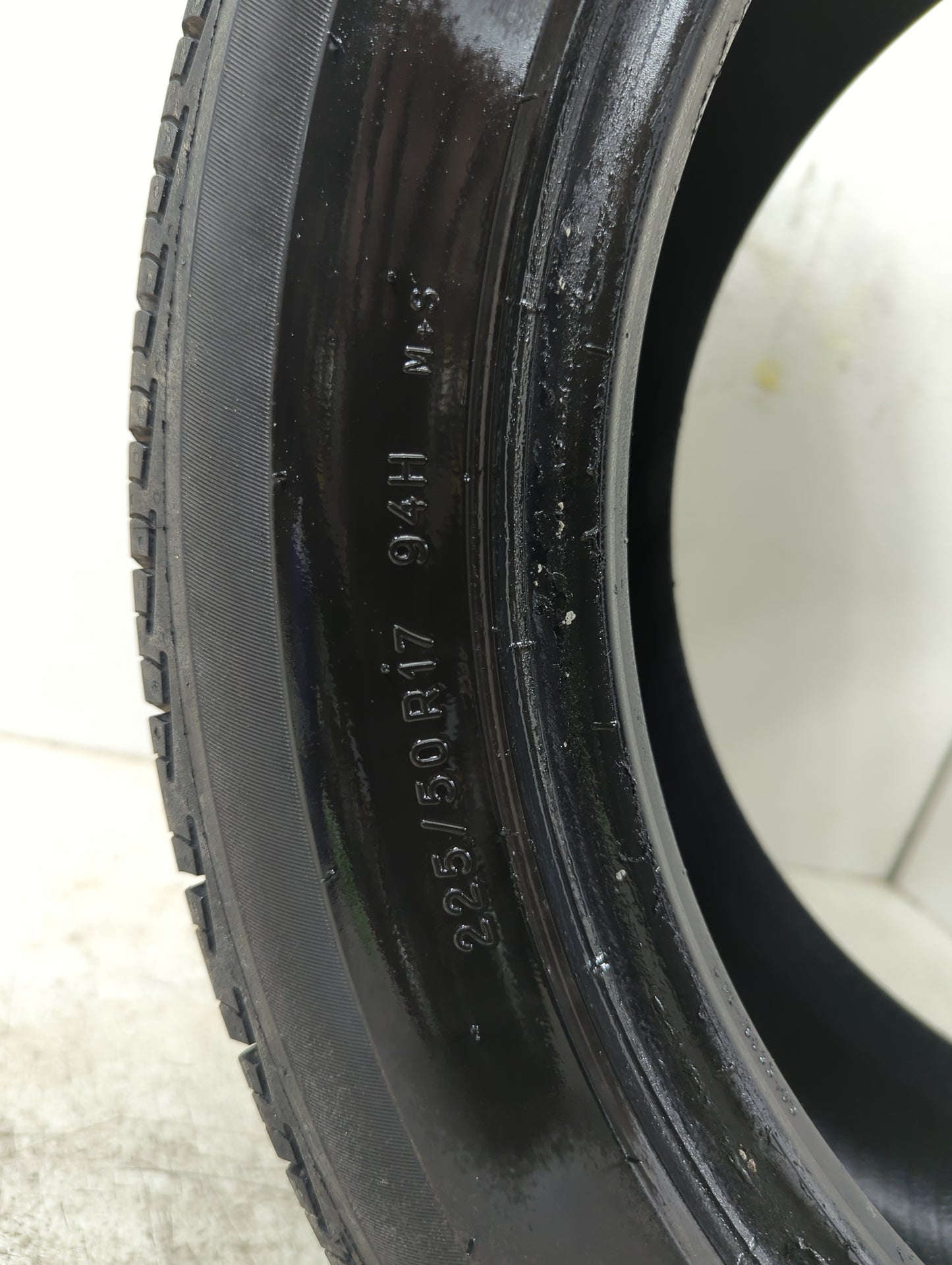 Used Tire 225/50R17 UNIROYAL TIGER PAW TOURING A/S 94H - Tread Depth 8/32 - Oemusedautoparts1.com