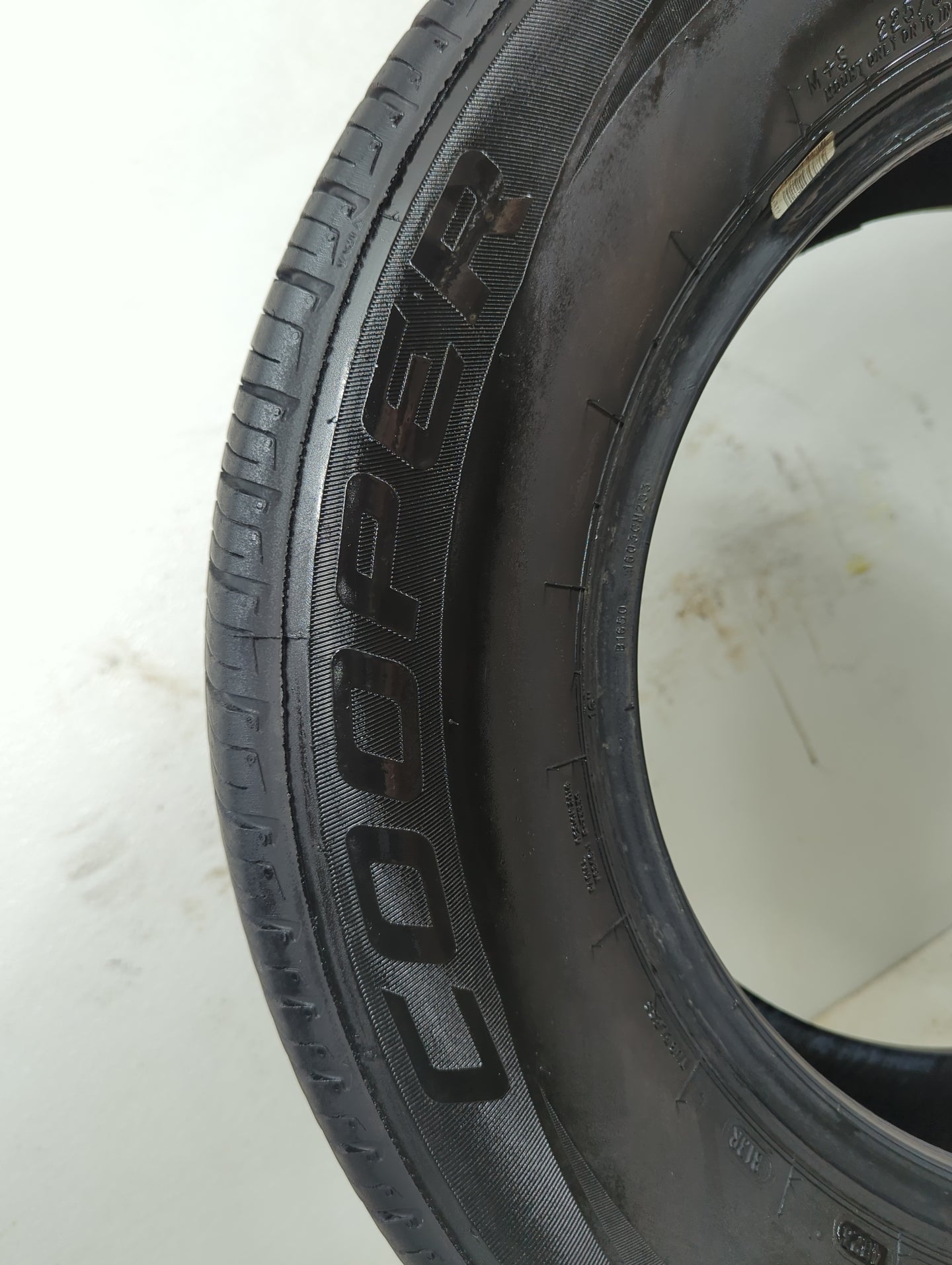 Used Tire 225/65R16 COOPER ENDEAVOR 100H - Tread Depth 10/32 - Oemusedautoparts1.com