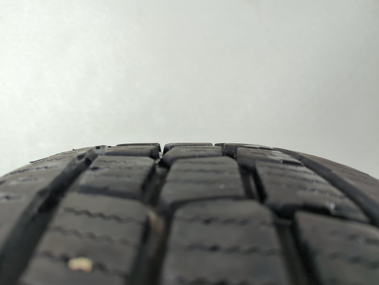 Used Tire 245/75R16 MASTERCRAFT COURSER HXT - Tread Depth 10/32 - Oemusedautoparts1.com