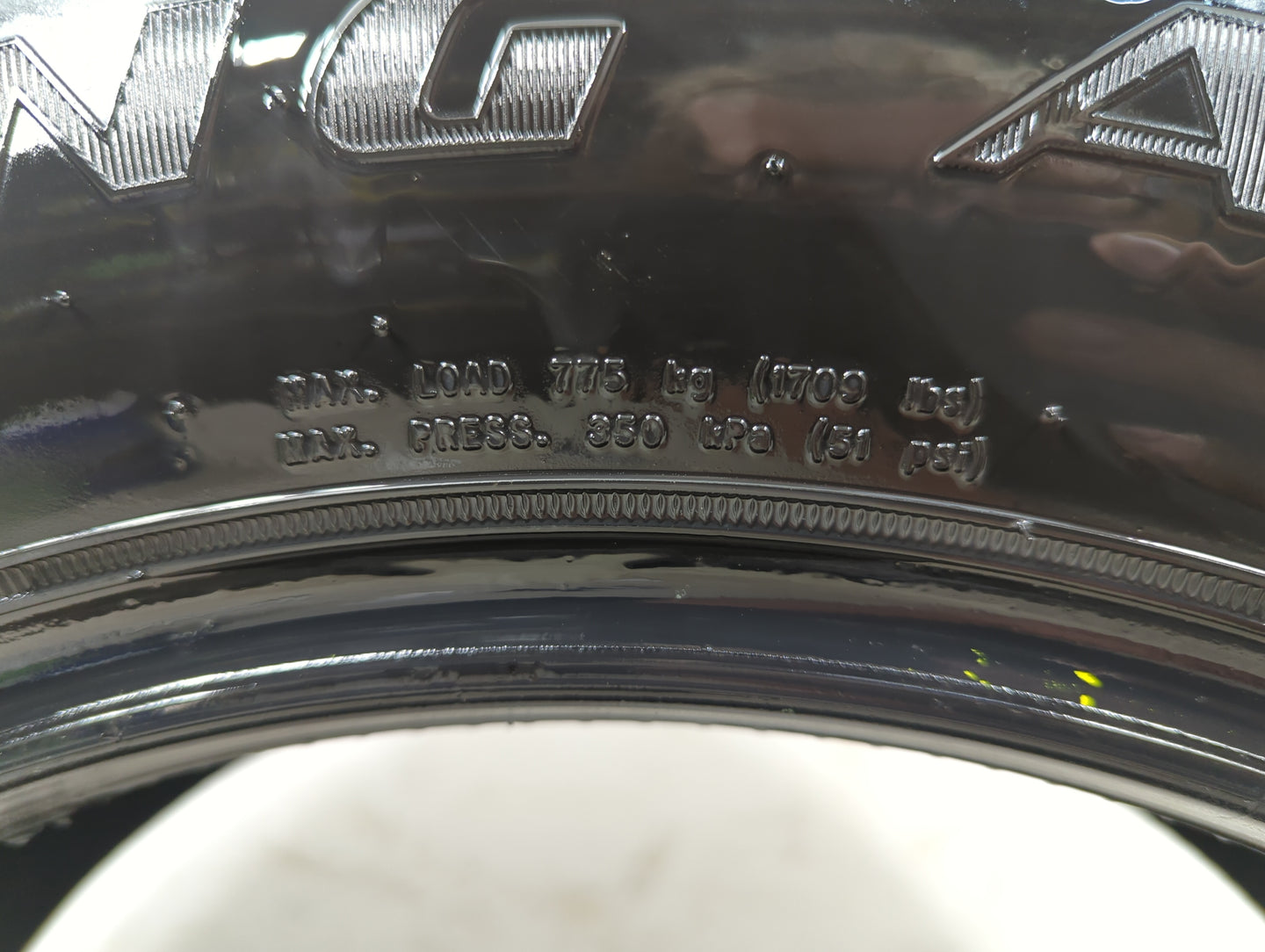 Used Tire 225/60R17 DOUGLAS TOURING A/S 99H - Tread Depth 8/32 - Oemusedautoparts1.com
