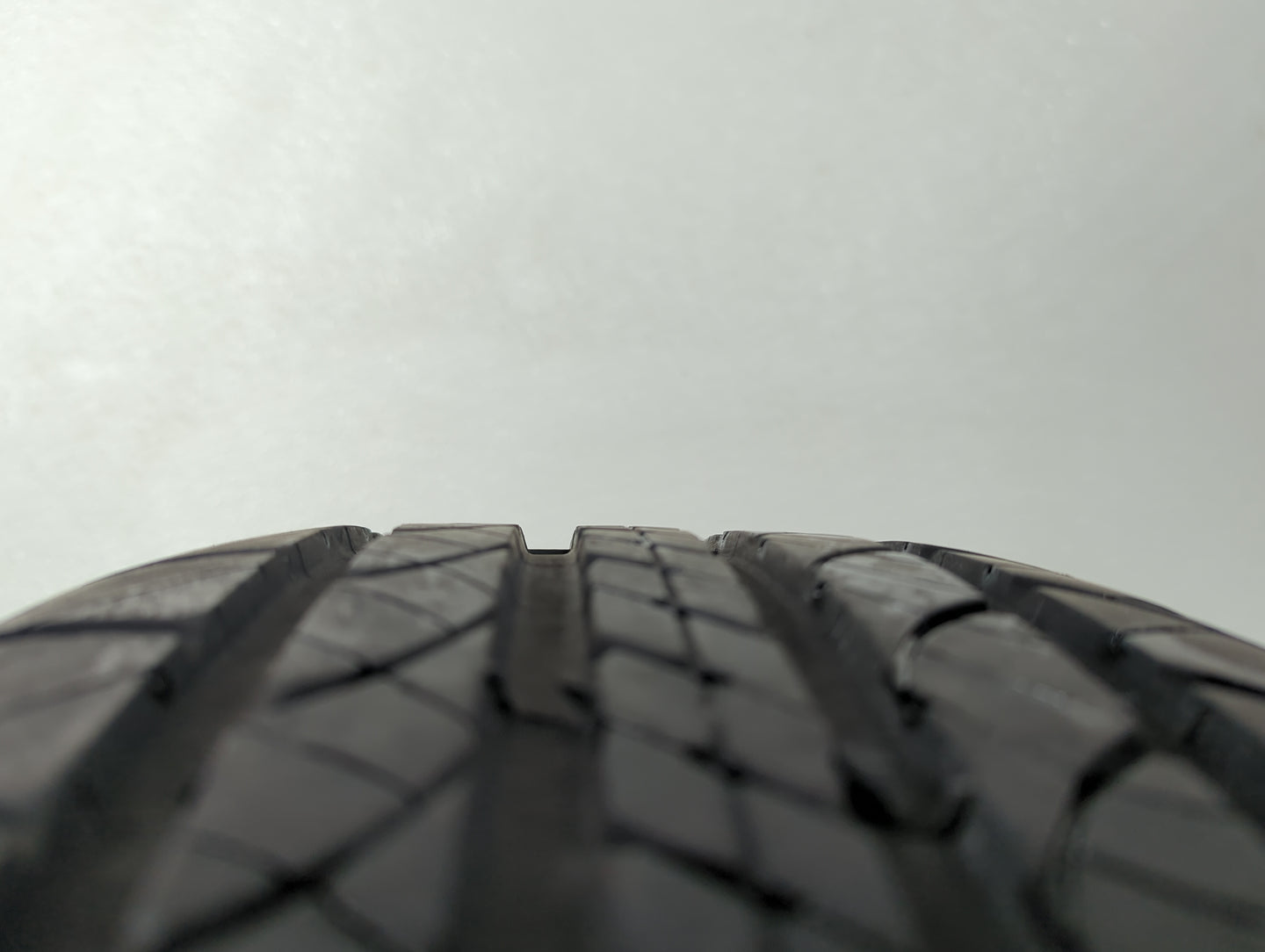 Used Tire 225/60R17 DOUGLAS TOURING A/S 99H - Tread Depth 8/32 - Oemusedautoparts1.com