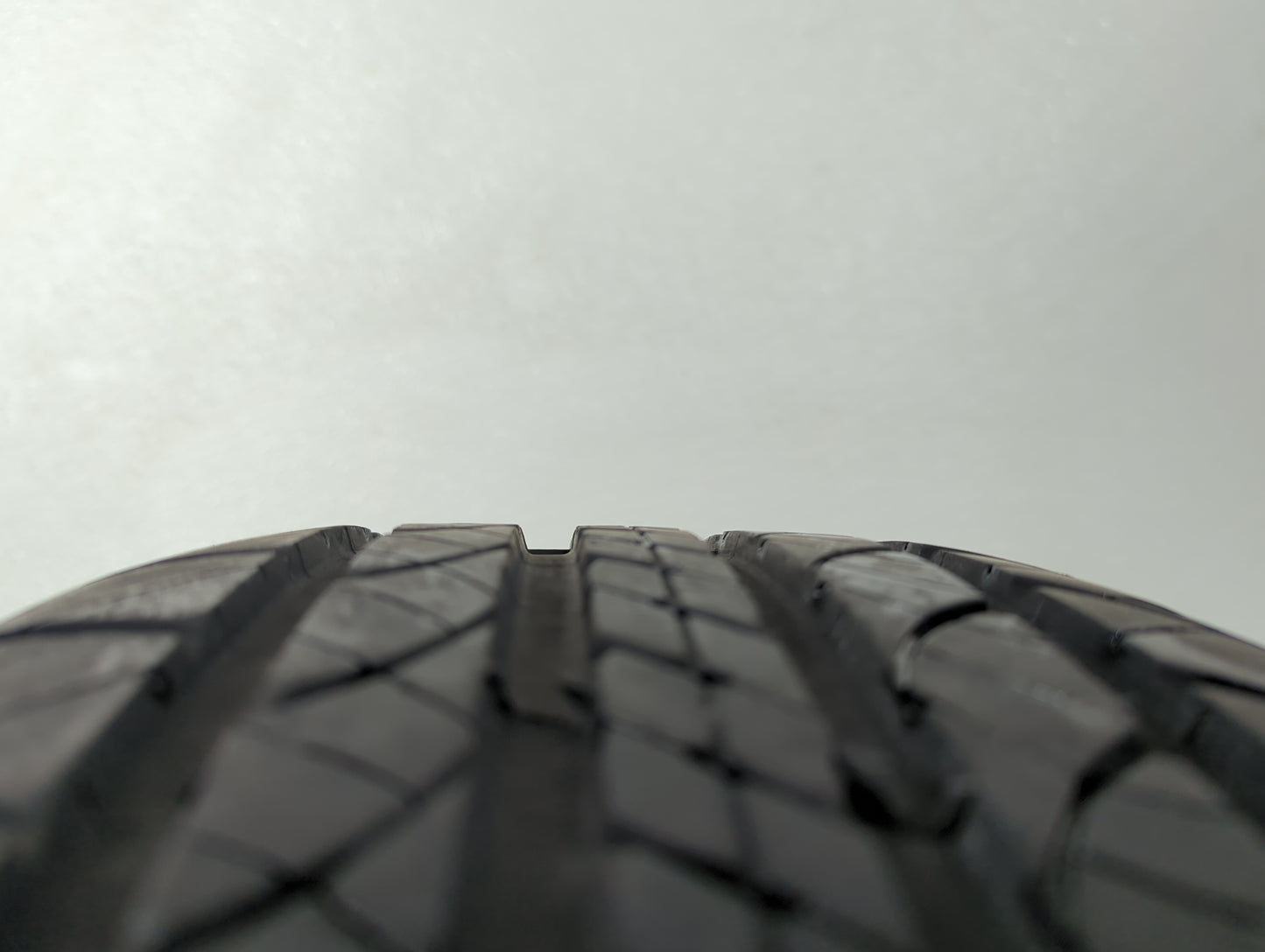 Used Tire 225/60R17 DOUGLAS TOURING A/S 99H - Tread Depth 8/32 - Oemusedautoparts1.com