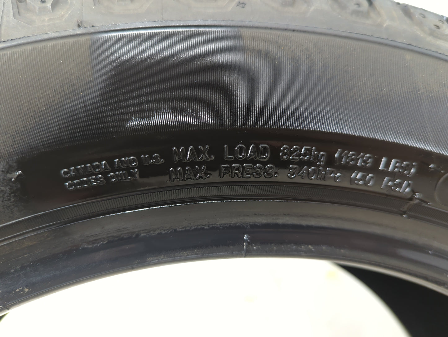 Used Tire 225/55R17 MICHELIN DEFENDER2 101H - Tread Depth 11/32 - Oemusedautoparts1.com
