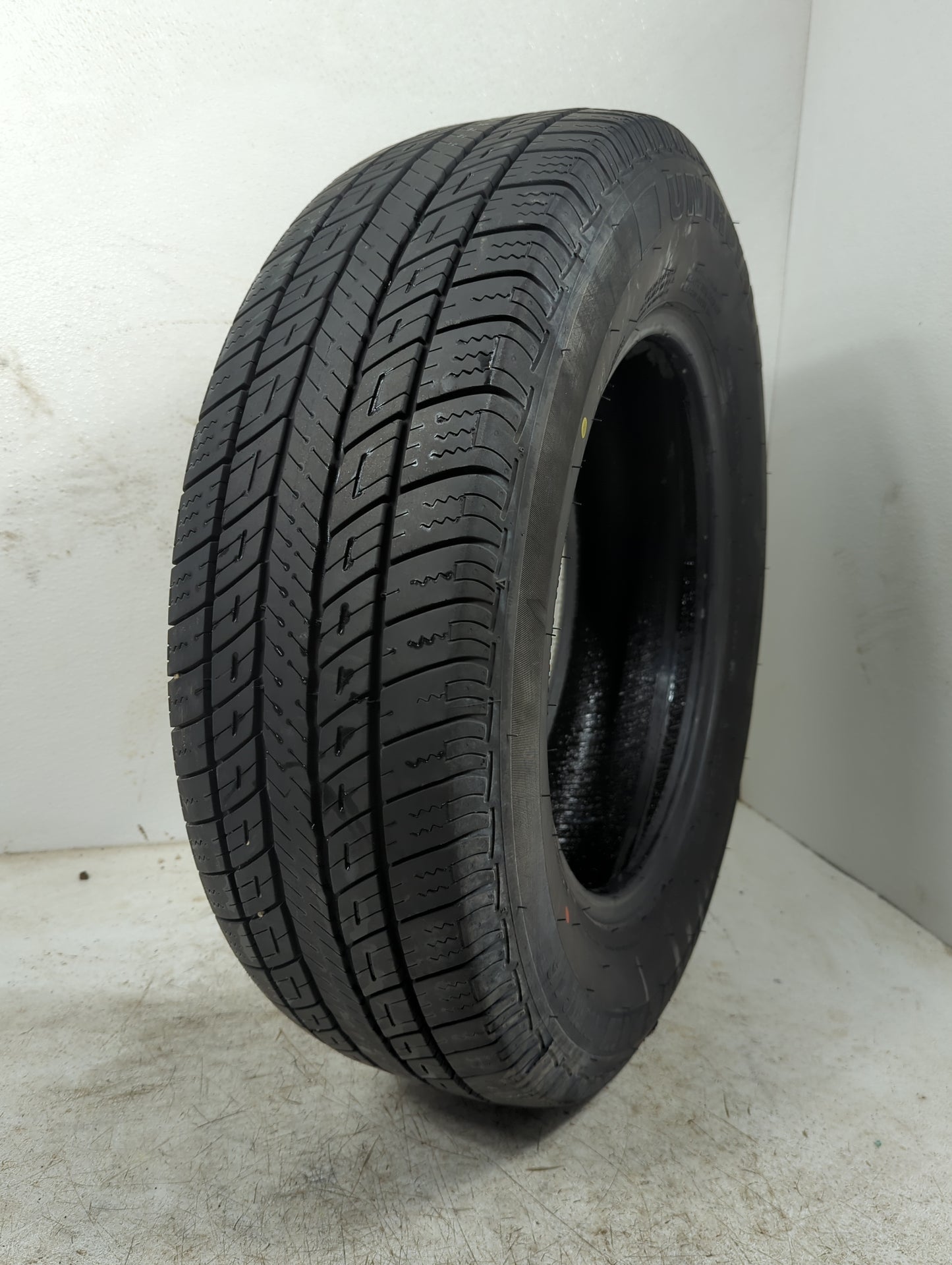 Used Tire 205/70R16 UNIROYAL TIGER PAW TOURING A/S 97H - Tread Depth 8/32 - Oemusedautoparts1.com