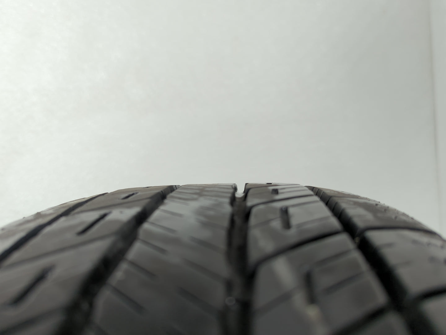 Used Tire 205/70R16 UNIROYAL TIGER PAW TOURING A/S 97H - Tread Depth 8/32 - Oemusedautoparts1.com