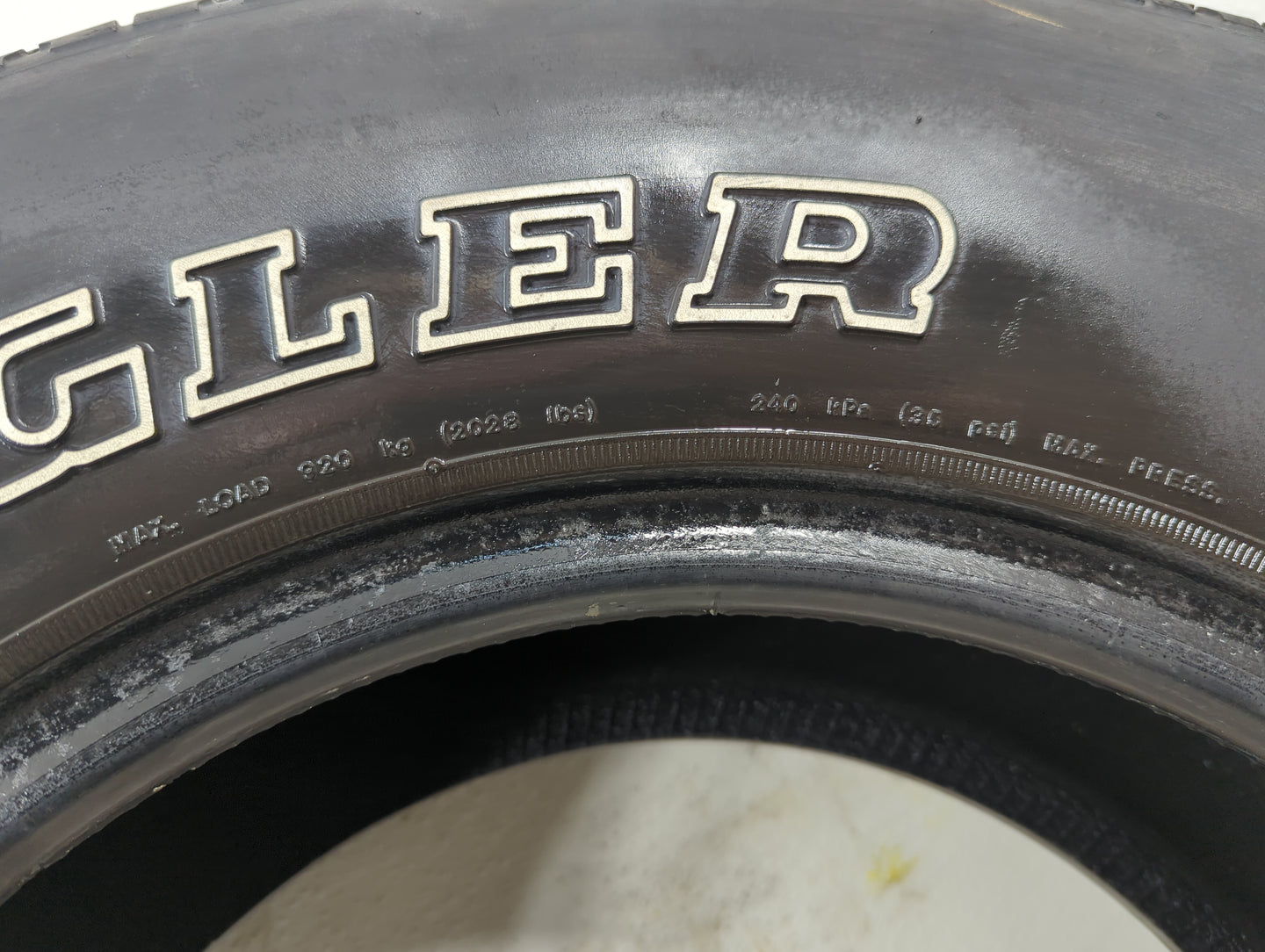 Used Tire 235/75R15 GOODYEAR WRANGLER RADIAL 105S - Tread Depth 11/32 - Oemusedautoparts1.com