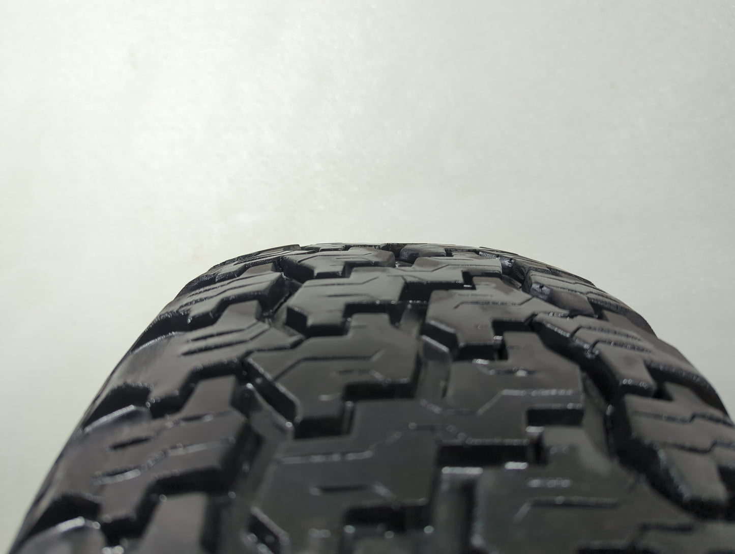 Used Tire 235/75R15 GOODYEAR WRANGLER RADIAL 105S - Tread Depth 11/32 - Oemusedautoparts1.com