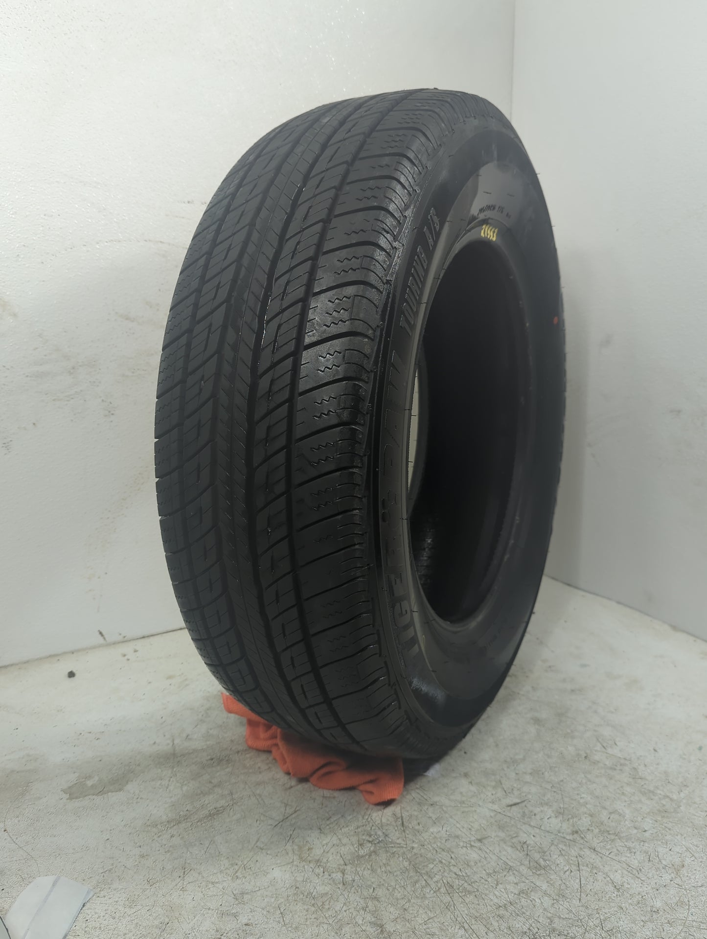 Used Tire 205/70R16 UNIROYAL TIGER PAW TOURING A/S 97H - Tread Depth 9/32 - Oemusedautoparts1.com