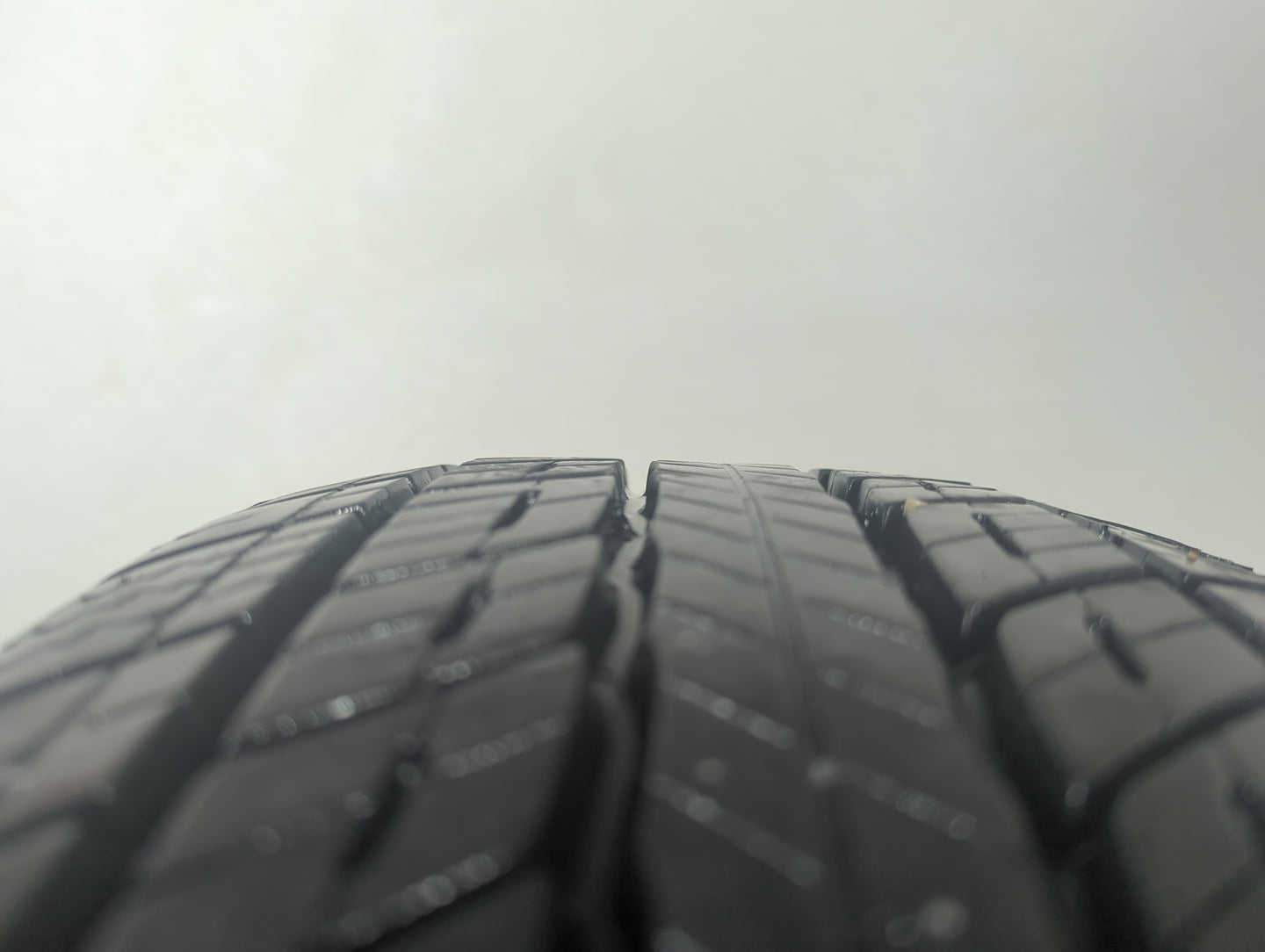 Used Tire 205/70R16 UNIROYAL TIGER PAW TOURING A/S 97H - Tread Depth 9/32 - Oemusedautoparts1.com