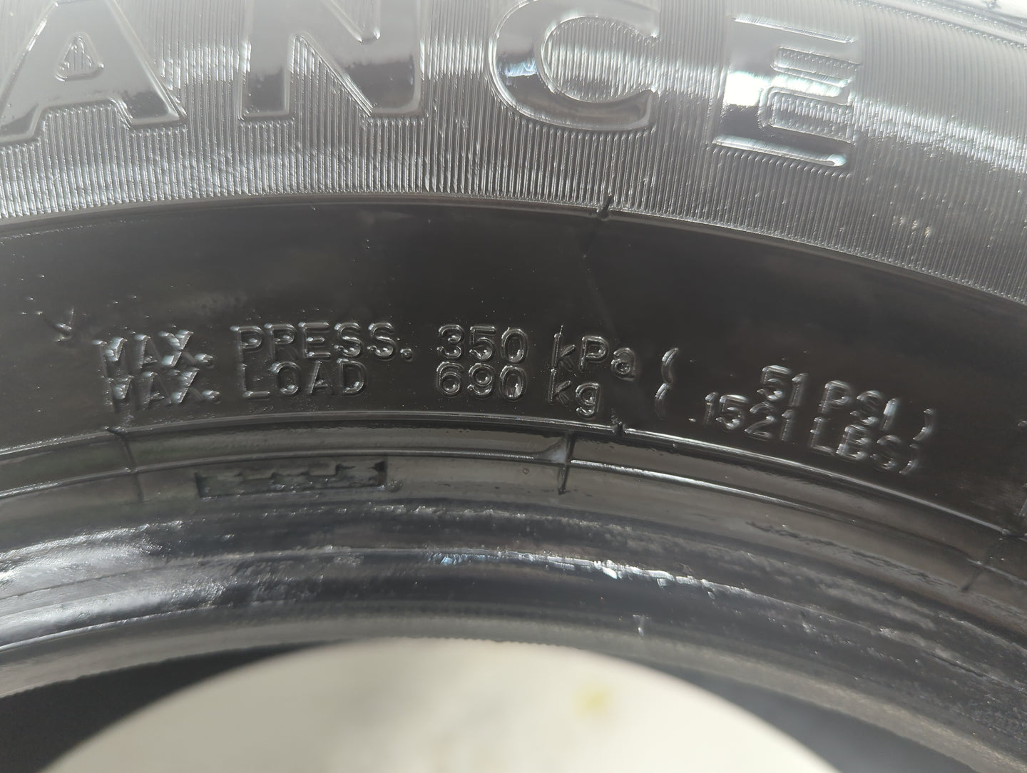 Used Tire 215/60R16 SUMITOMO HTR ENHANCE LX2 95T - Tread Depth 10/32 - Oemusedautoparts1.com