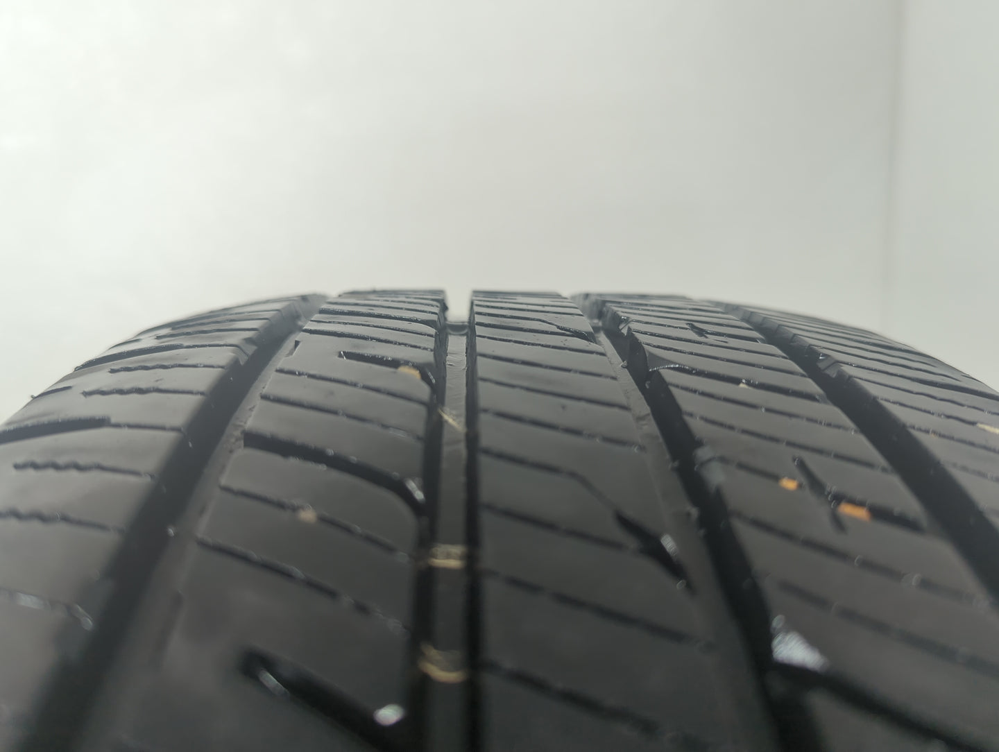 Used Tire 215/60R16 SUMITOMO HTR ENHANCE LX2 95T - Tread Depth 10/32 - Oemusedautoparts1.com