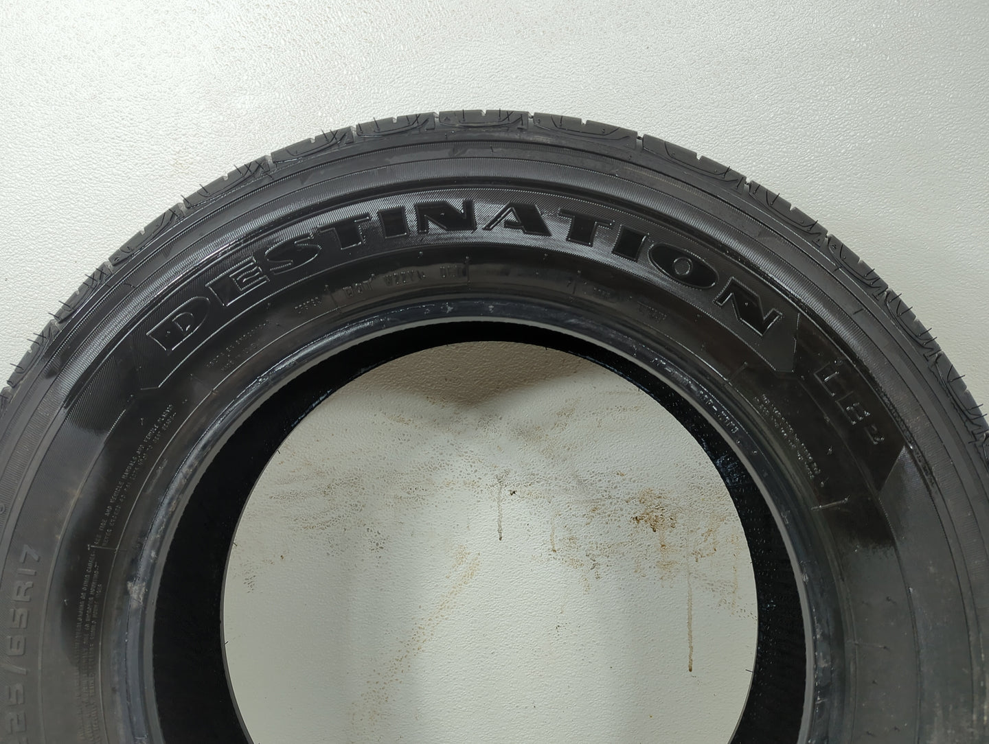 Used Tire 225/65R17 FIRESTONE DESTINATION LE3 102T - Tread Depth 10/32 - Oemusedautoparts1.com