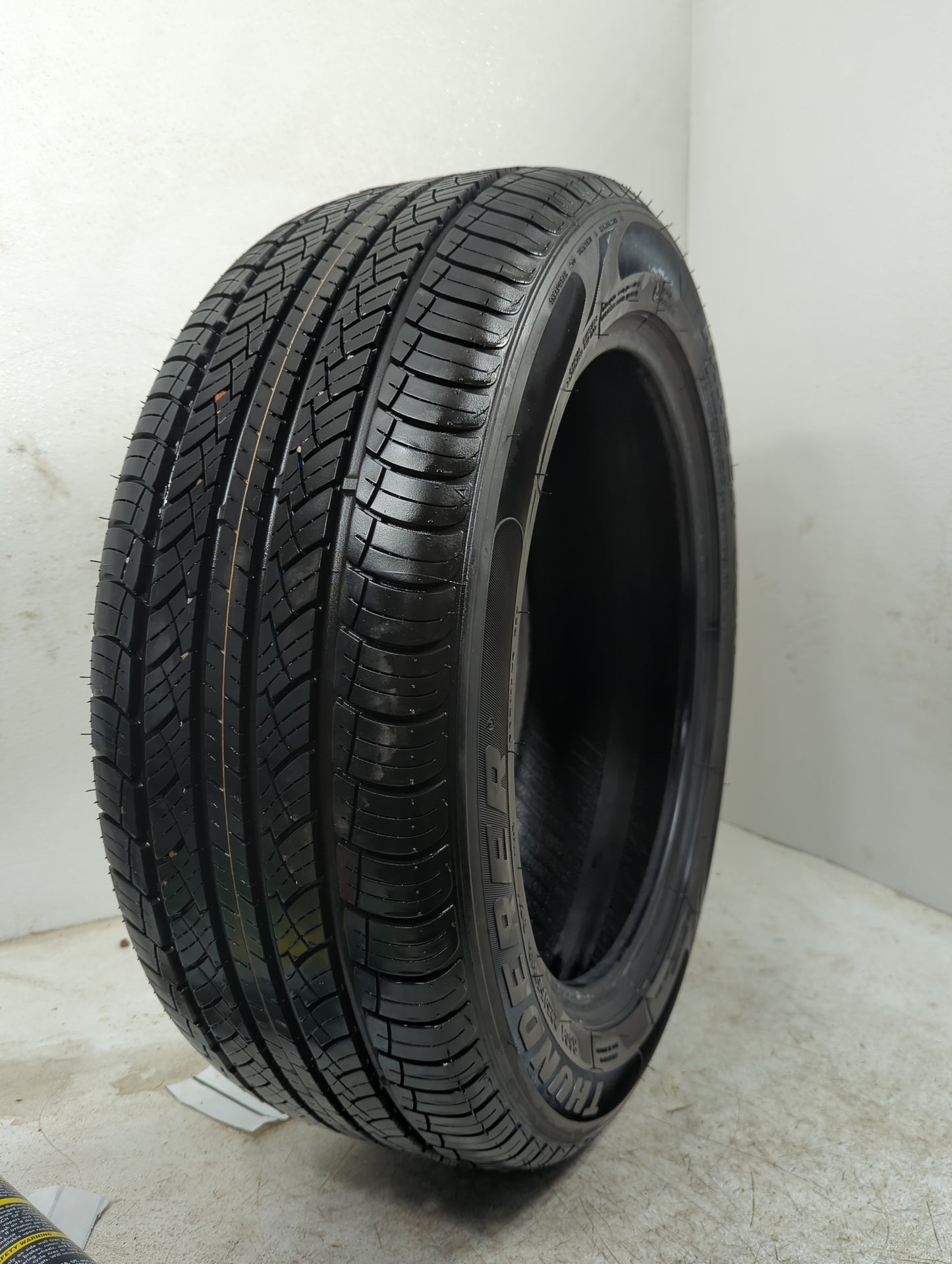 Used Tire 225/55R18 THUNDERER RANGER 98V - Tread Depth 11/32 - Oemusedautoparts1.com
