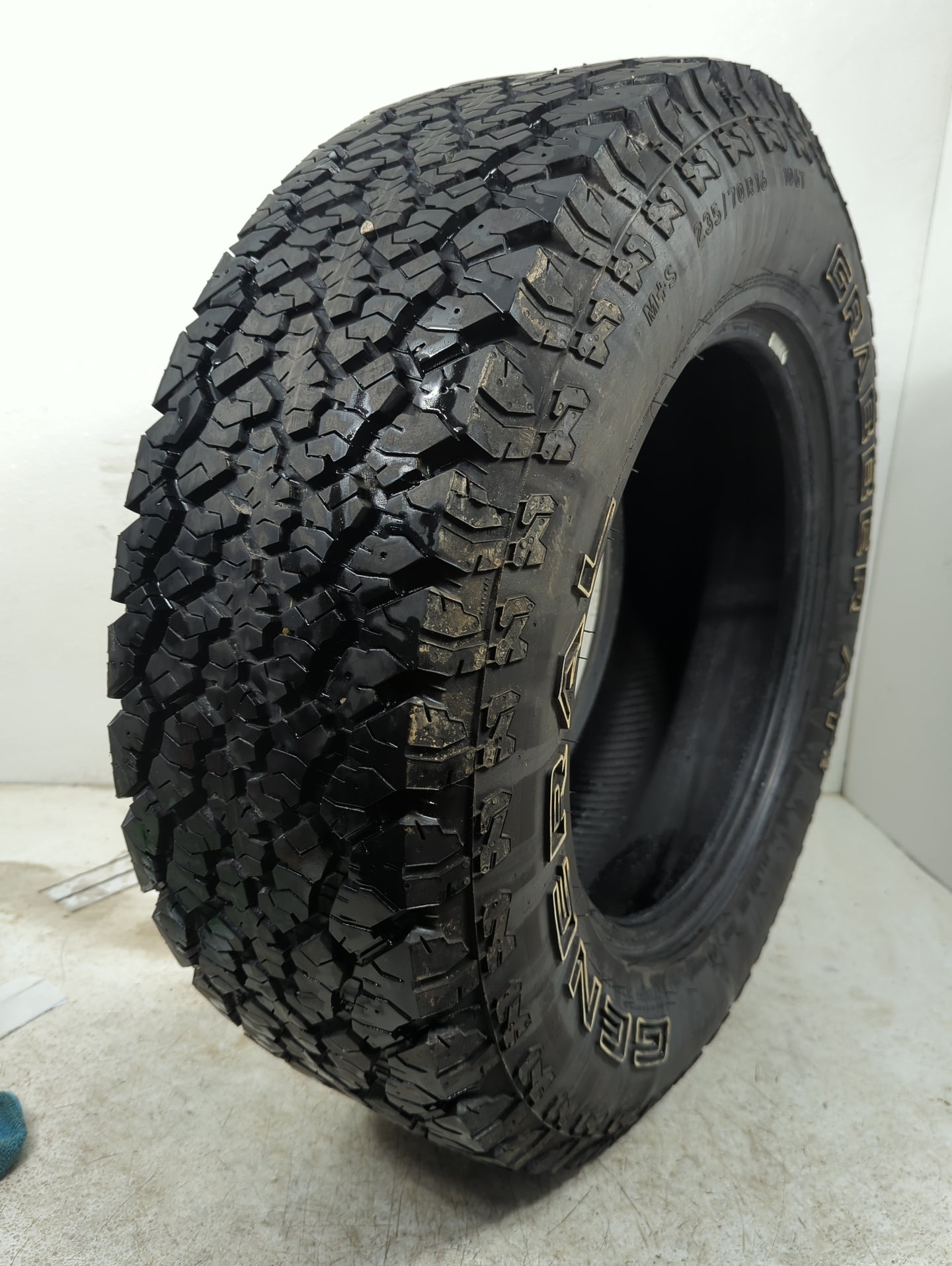 Used Tire 235/70R16 GENERAL GRABBER AT2 106T - Tread Depth 9/32 - Oemusedautoparts1.com