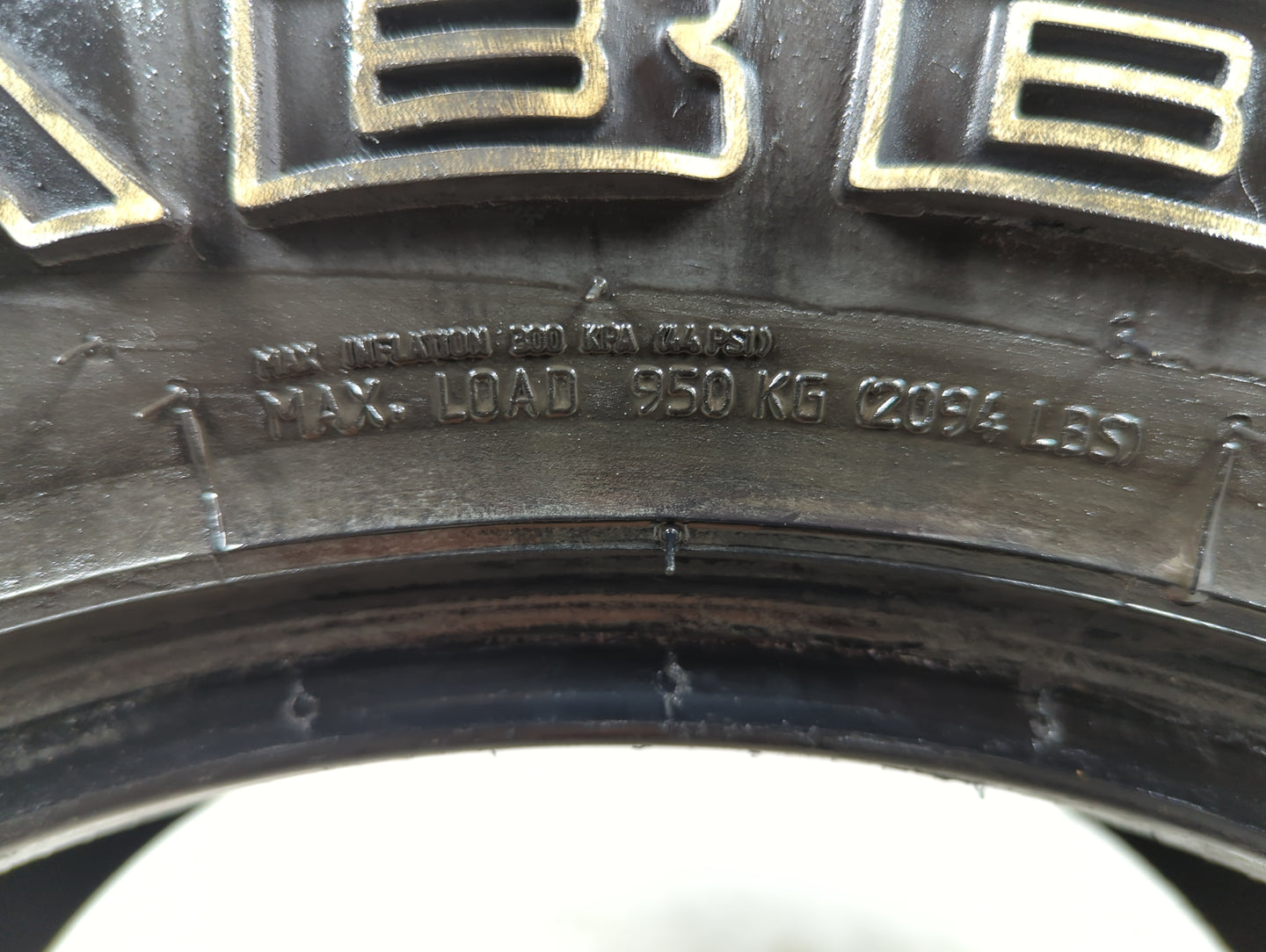 Used Tire 235/70R16 GENERAL GRABBER AT2 106T - Tread Depth 9/32 - Oemusedautoparts1.com