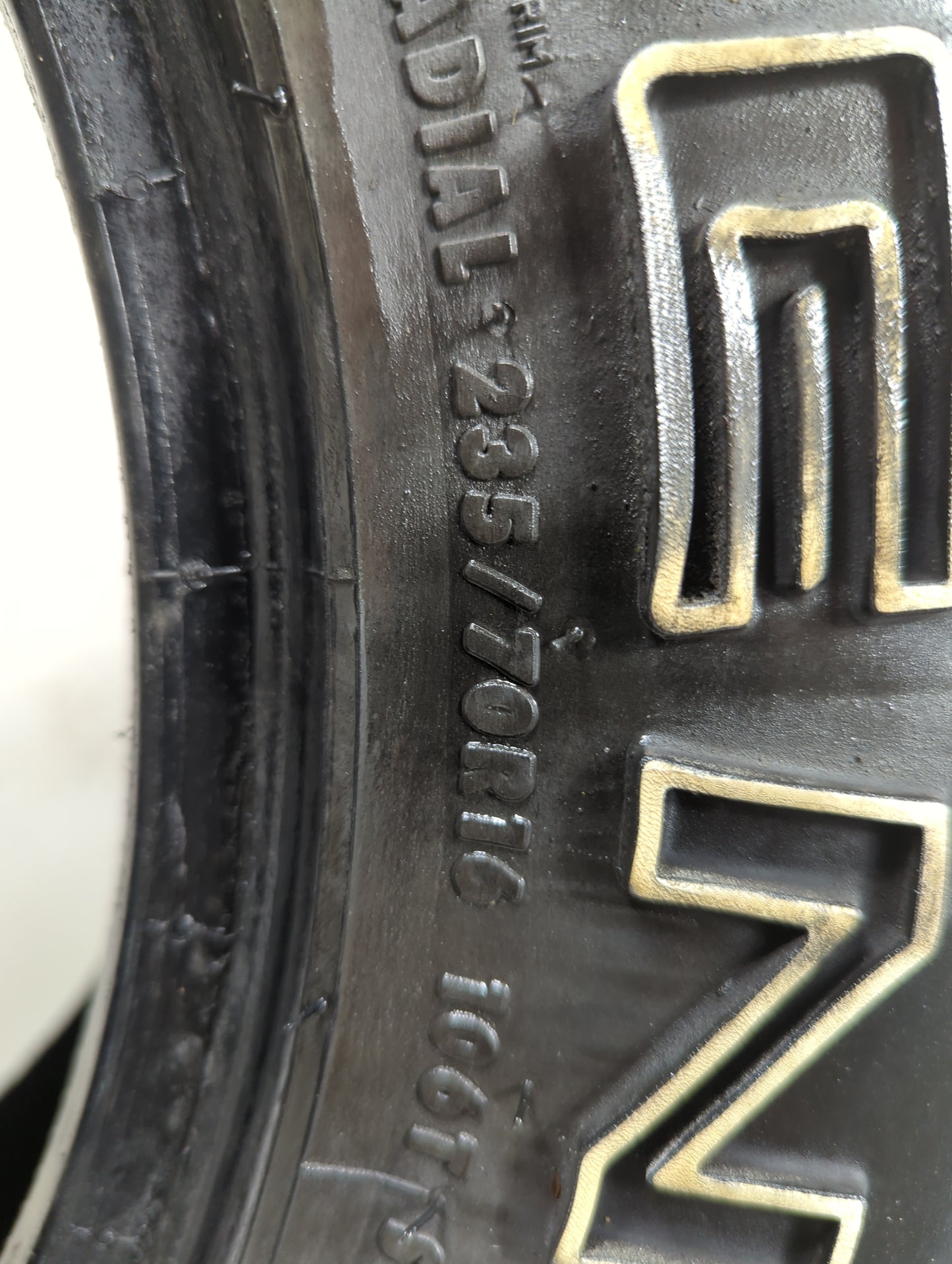 Used Tire 235/70R16 GENERAL GRABBER AT2 106T - Tread Depth 9/32 - Oemusedautoparts1.com