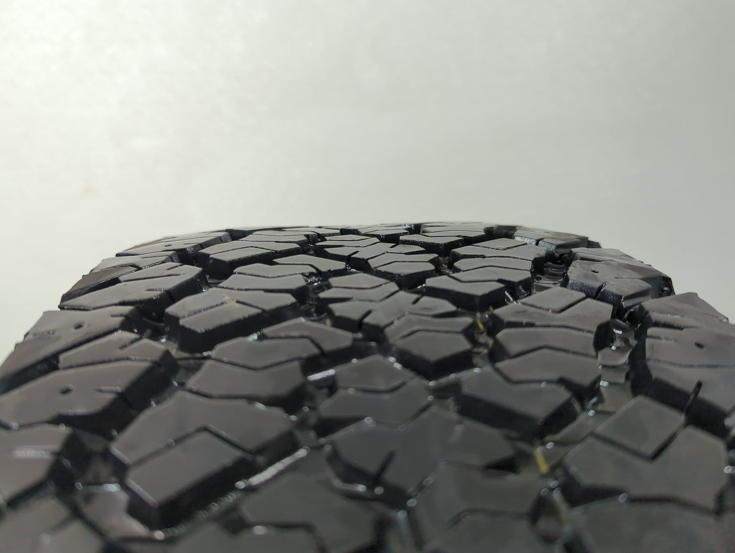 Used Tire 235/70R16 GENERAL GRABBER AT2 106T - Tread Depth 9/32 - Oemusedautoparts1.com