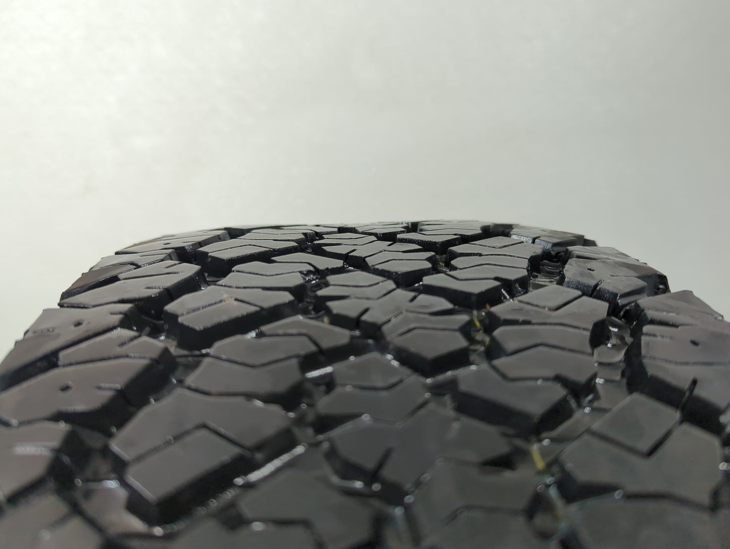 Used Tire 235/70R16 GENERAL GRABBER AT2 106T - Tread Depth 9/32 - Oemusedautoparts1.com