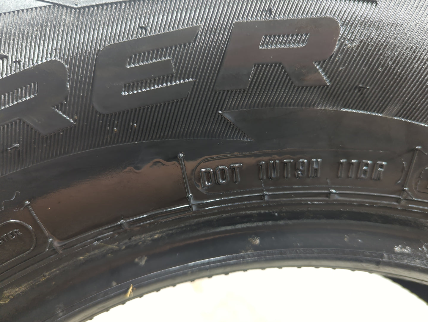 Used Tire 245/70R16 COOPER DISCOVERER ALL-TERRAIN 111T - Tread Depth 14/32 - Oemusedautoparts1.com